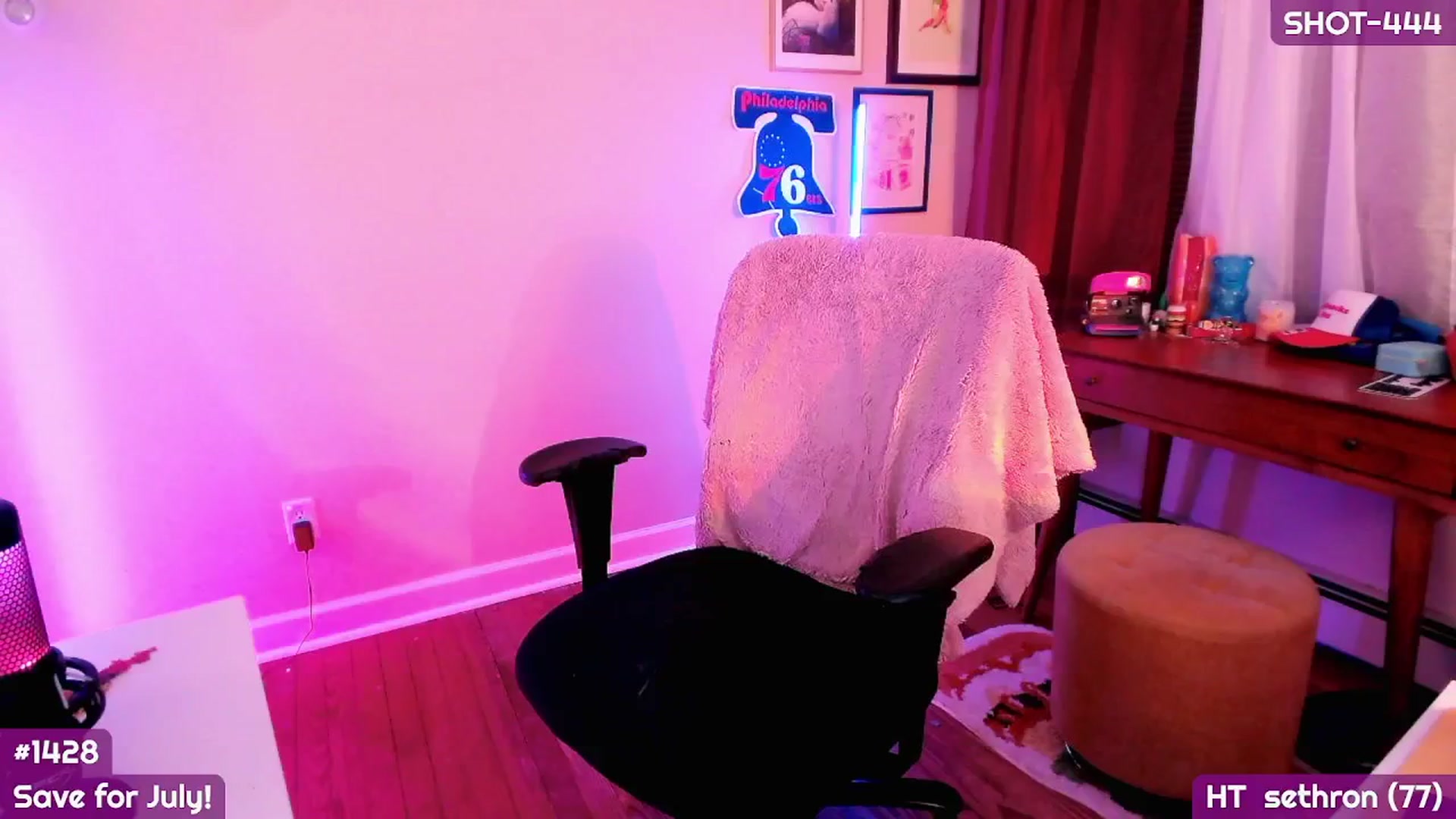 Gallery image thumbnail from MollySnacks's myfreecams stream on, 06/20/2025, 02:54 image 11 of 20