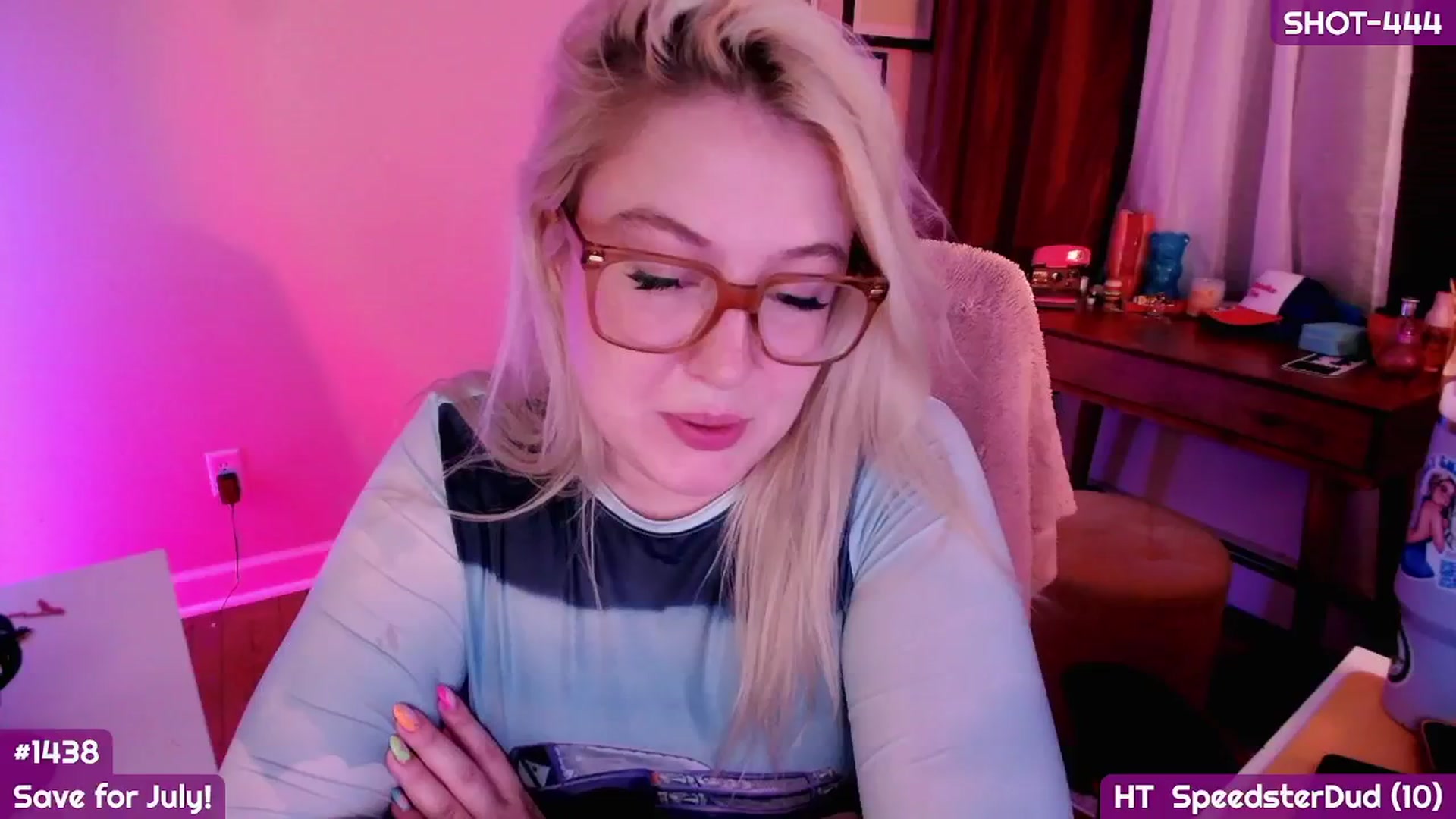 Gallery image thumbnail from MollySnacks's myfreecams stream on, 06/20/2025, 02:54 image 6 of 20