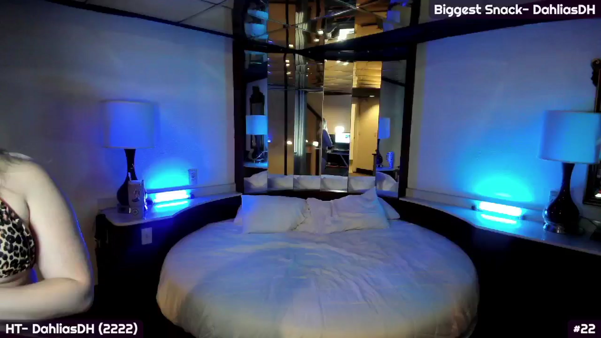 Gallery image thumbnail from MollySnacks's myfreecams stream on, 07/23/2025, 02:39 image 10 of 20