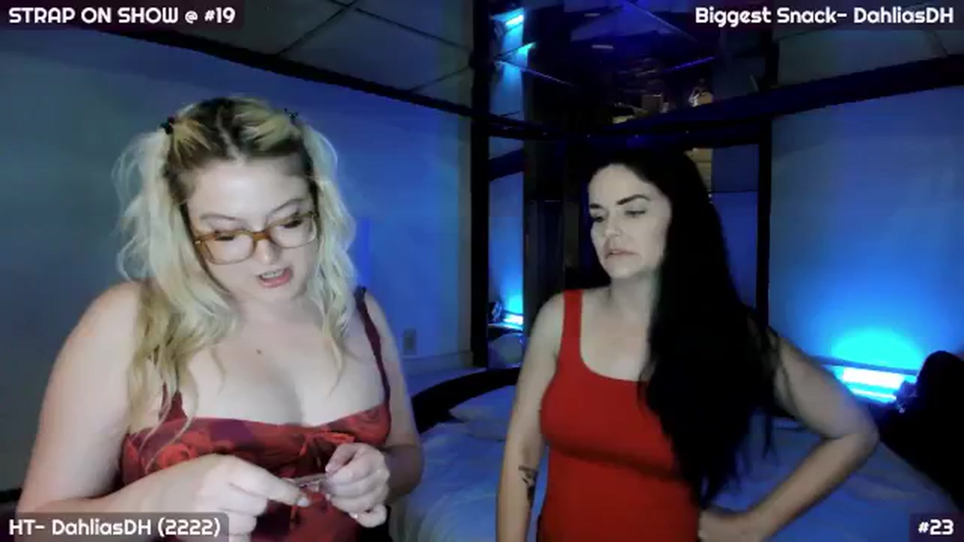 Gallery image thumbnail from MollySnacks's myfreecams stream on, 07/24/2025, 03:11 image 4 of 20