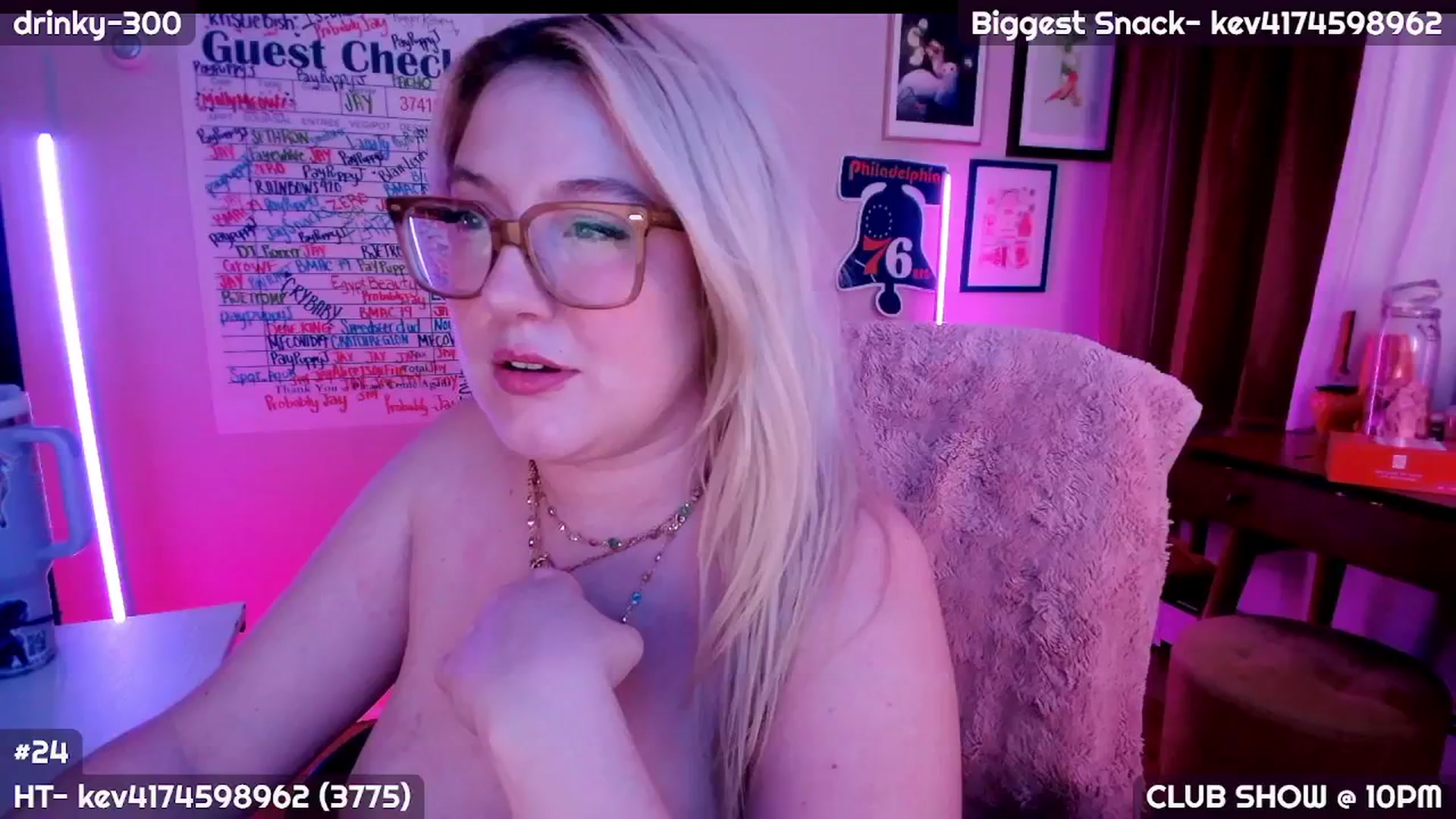 Gallery image thumbnail from MollySnacks's myfreecams stream on, 07/27/2025, 03:24 image 3 of 20