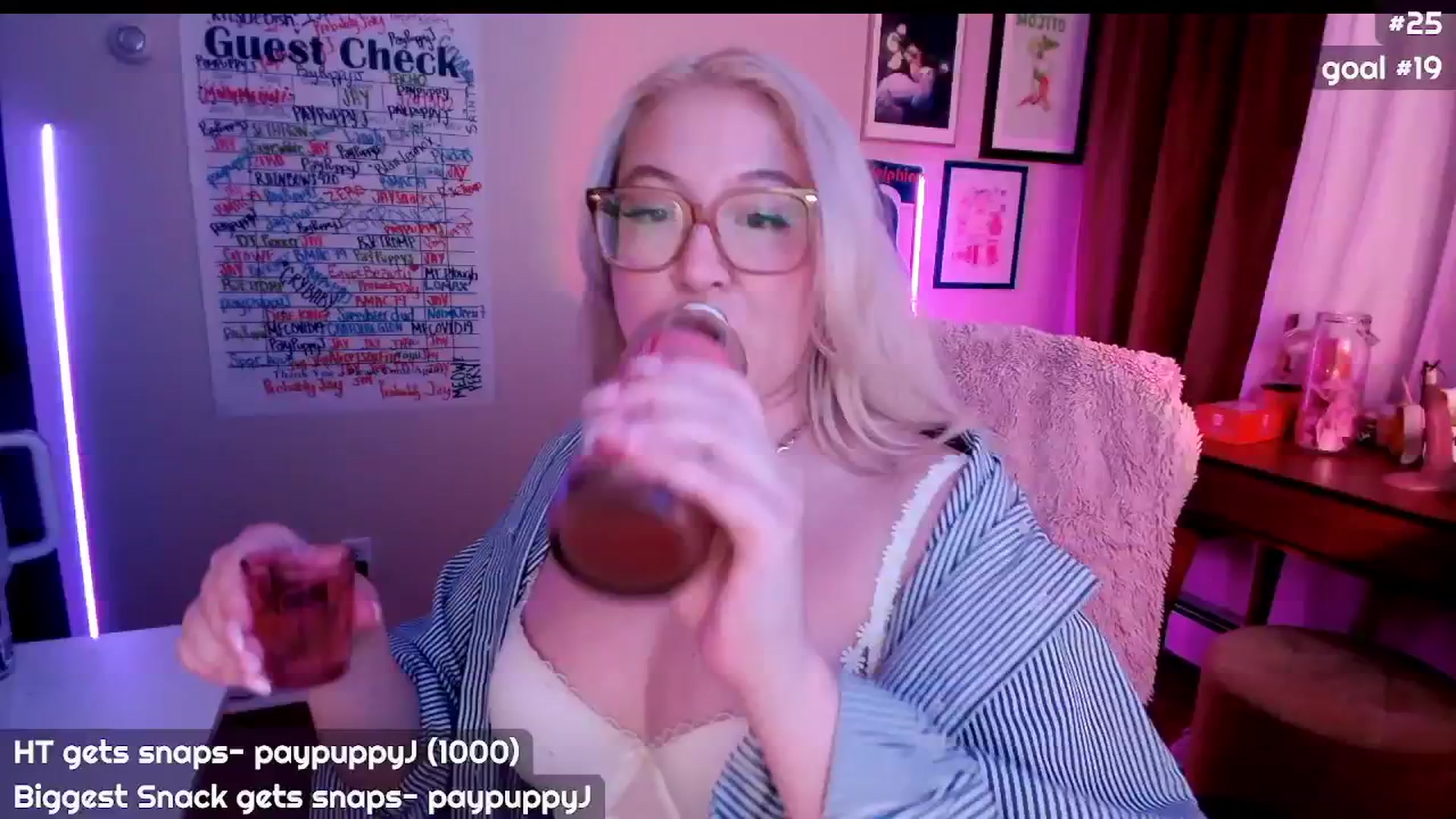 Gallery image thumbnail from MollySnacks's myfreecams stream on, 08/01/2025, 24:04 image 11 of 20