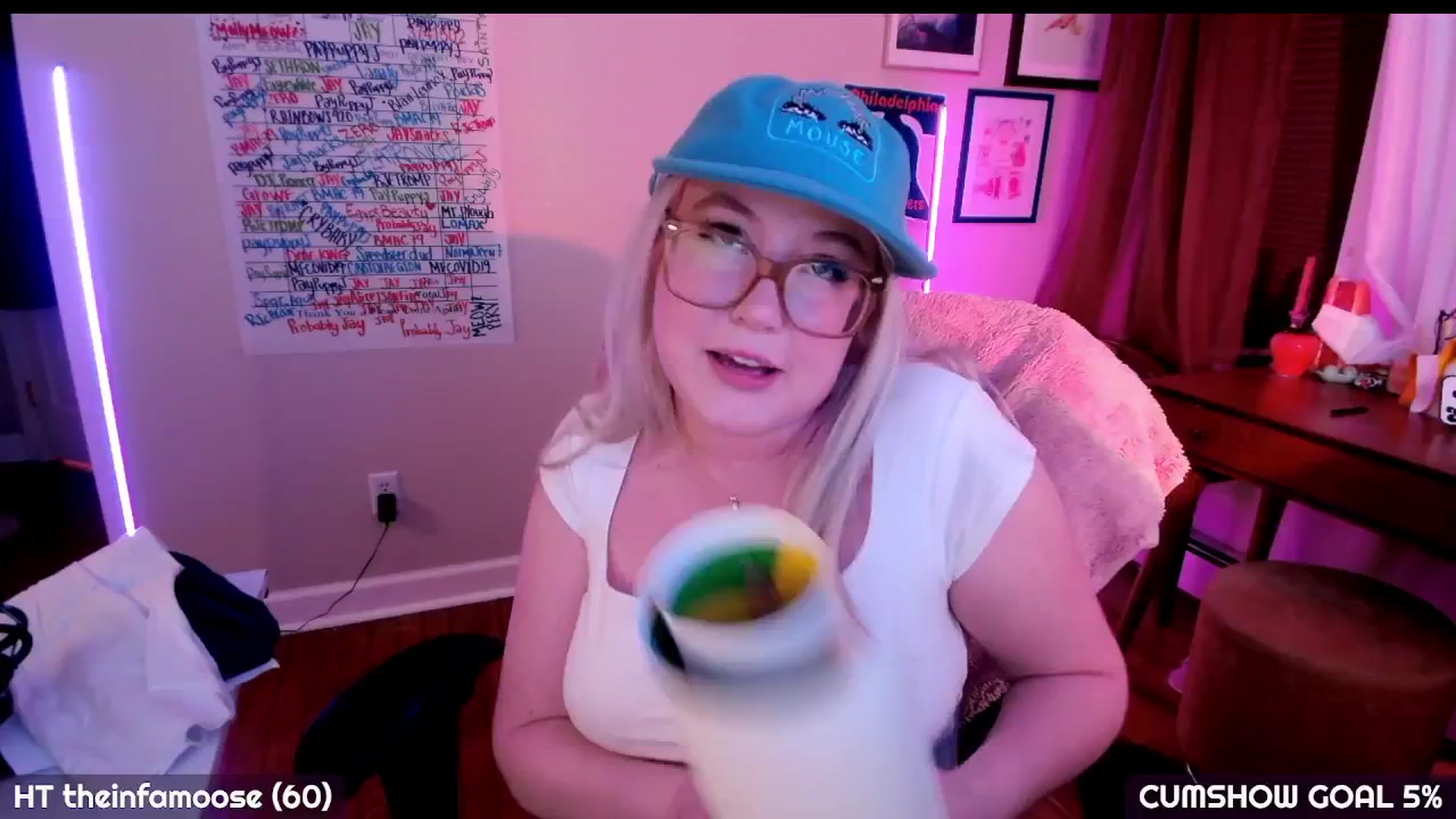 Gallery image thumbnail from MollySnacks's myfreecams stream on, 08/12/2025, 01:54 image 15 of 20