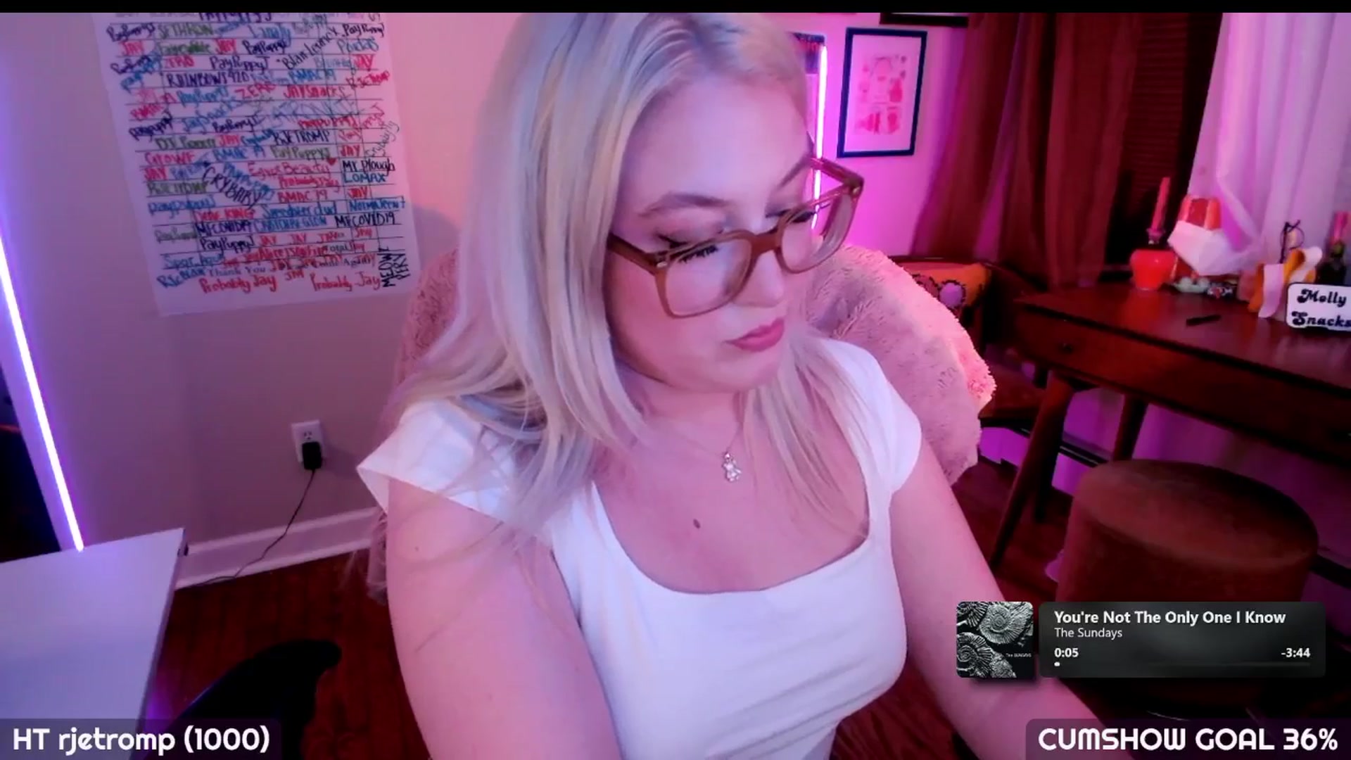Gallery image thumbnail from MollySnacks's myfreecams stream on, 08/12/2025, 04:46 image 3 of 20