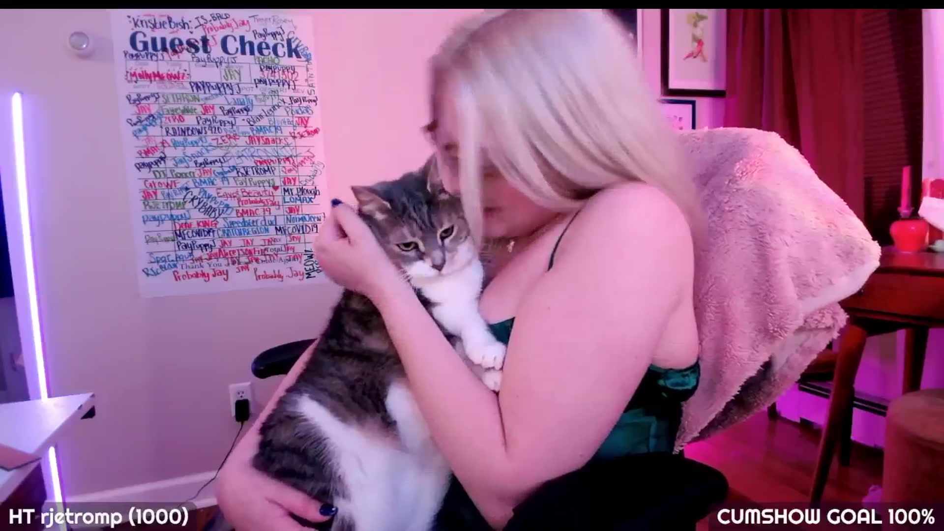 Gallery image thumbnail from MollySnacks's myfreecams stream on, 08/12/2025, 04:46 image 10 of 20