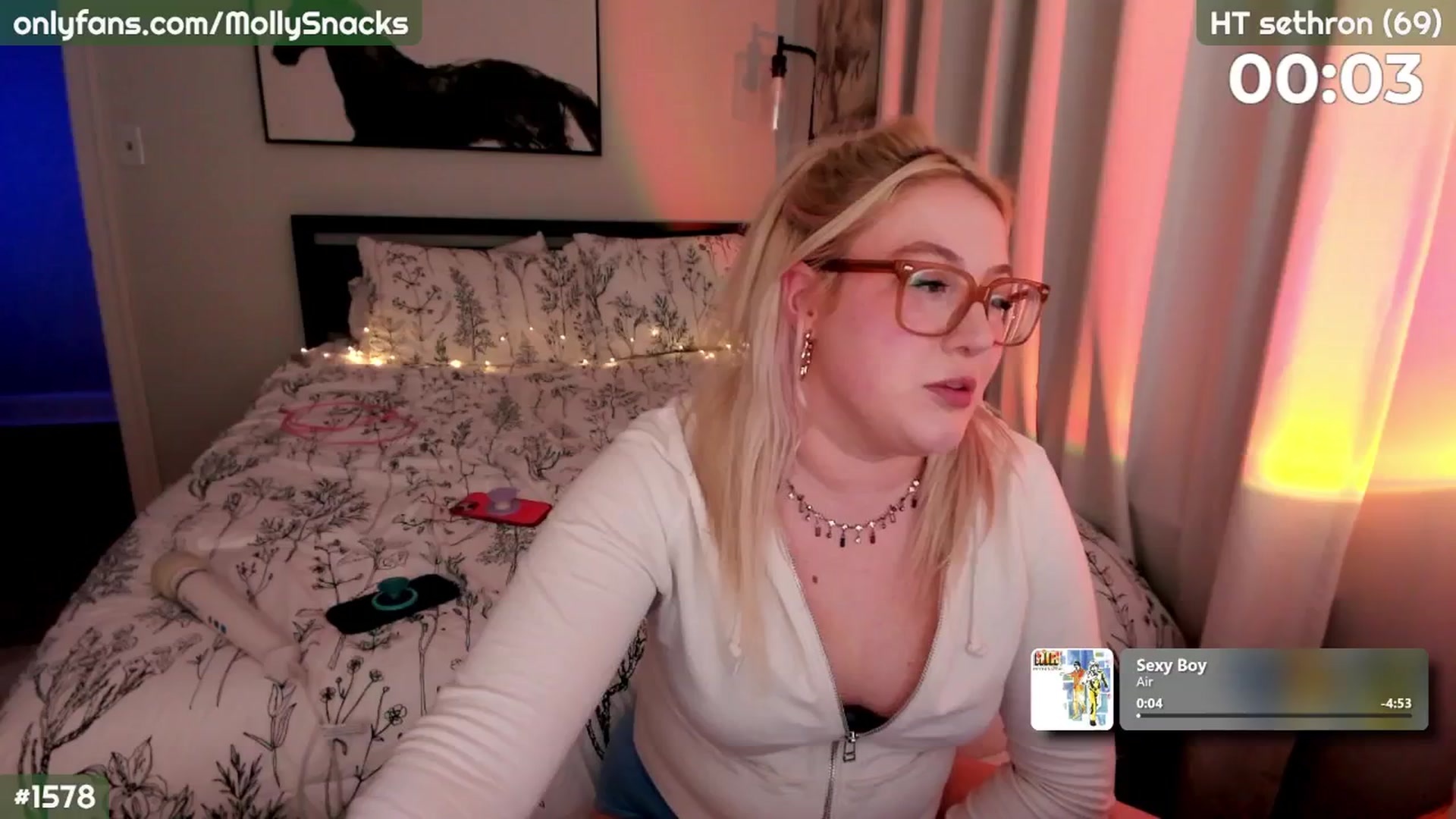 Gallery image thumbnail from MollySnacks's myfreecams stream on, 09/02/2025, 03:08 image 12 of 20