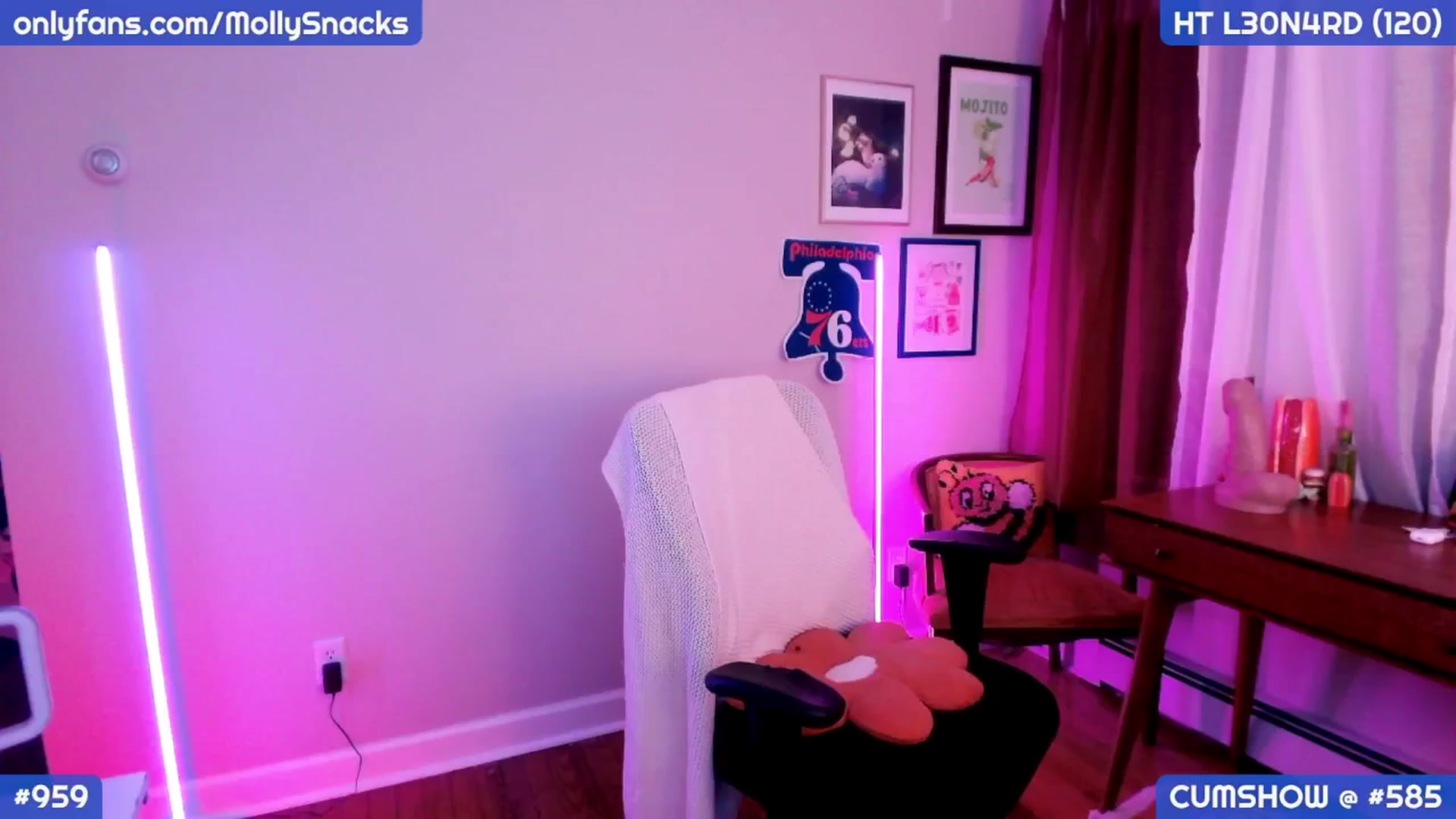 Gallery image thumbnail from MollySnacks's myfreecams stream on, 09/12/2025, 02:47 image 4 of 20