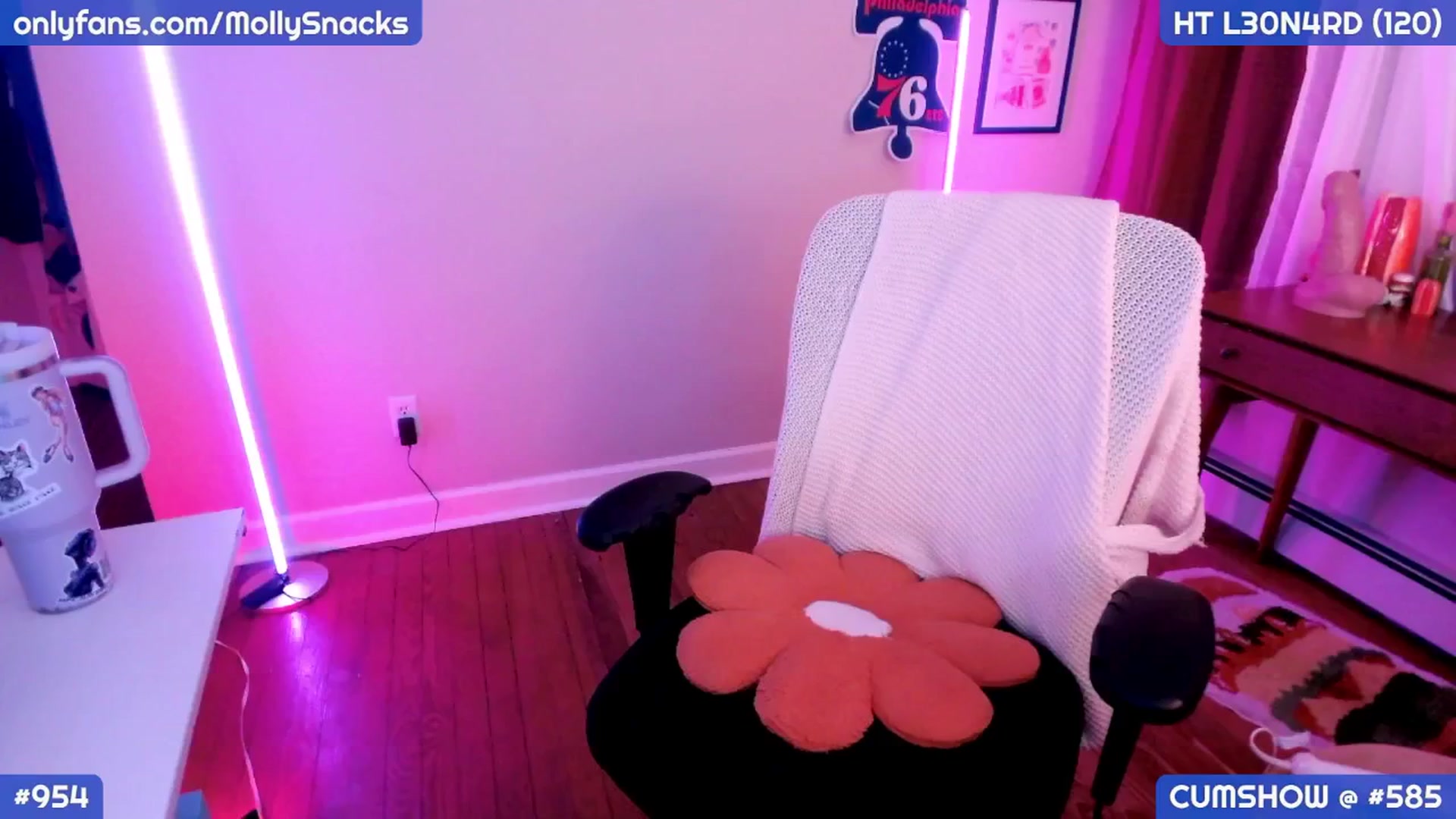 Gallery image thumbnail from MollySnacks's myfreecams stream on, 09/12/2025, 02:47 image 7 of 20