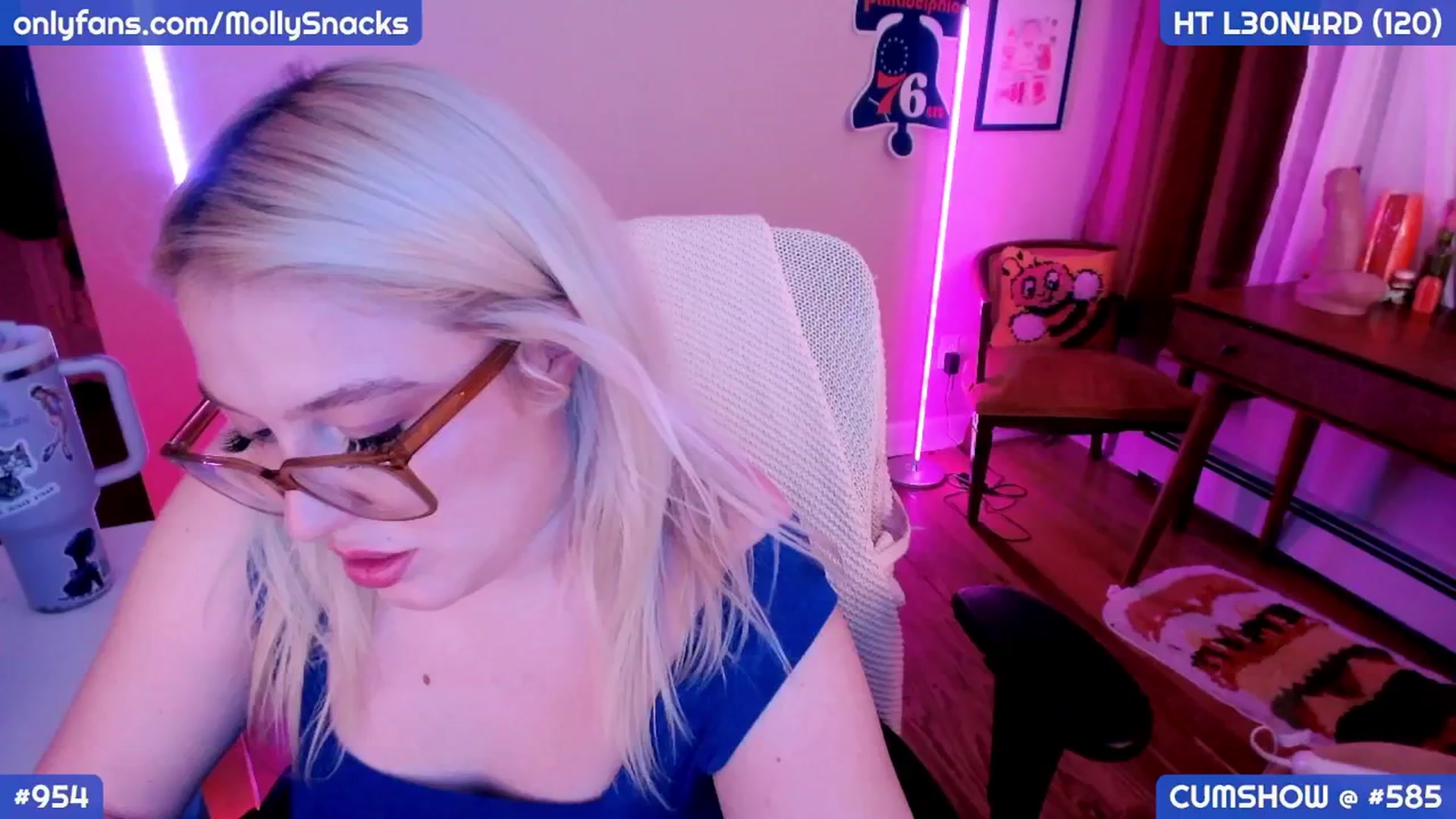 Gallery image thumbnail from MollySnacks's myfreecams stream on, 09/12/2025, 02:47 image 6 of 20