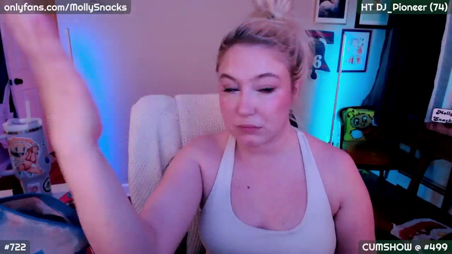 Gallery image thumbnail from MollySnacks's myfreecams stream on, 09/19/2025, 02:09 image 4 of 20