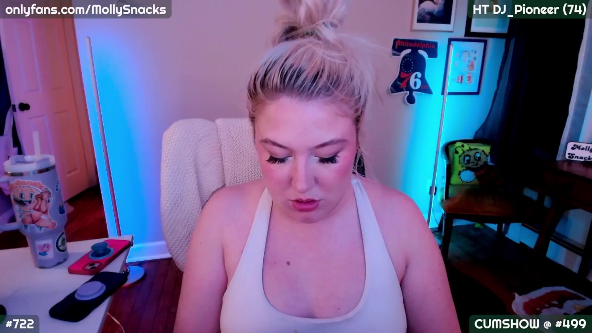 Gallery image thumbnail from MollySnacks's myfreecams stream on, 09/19/2025, 02:09 image 5 of 20
