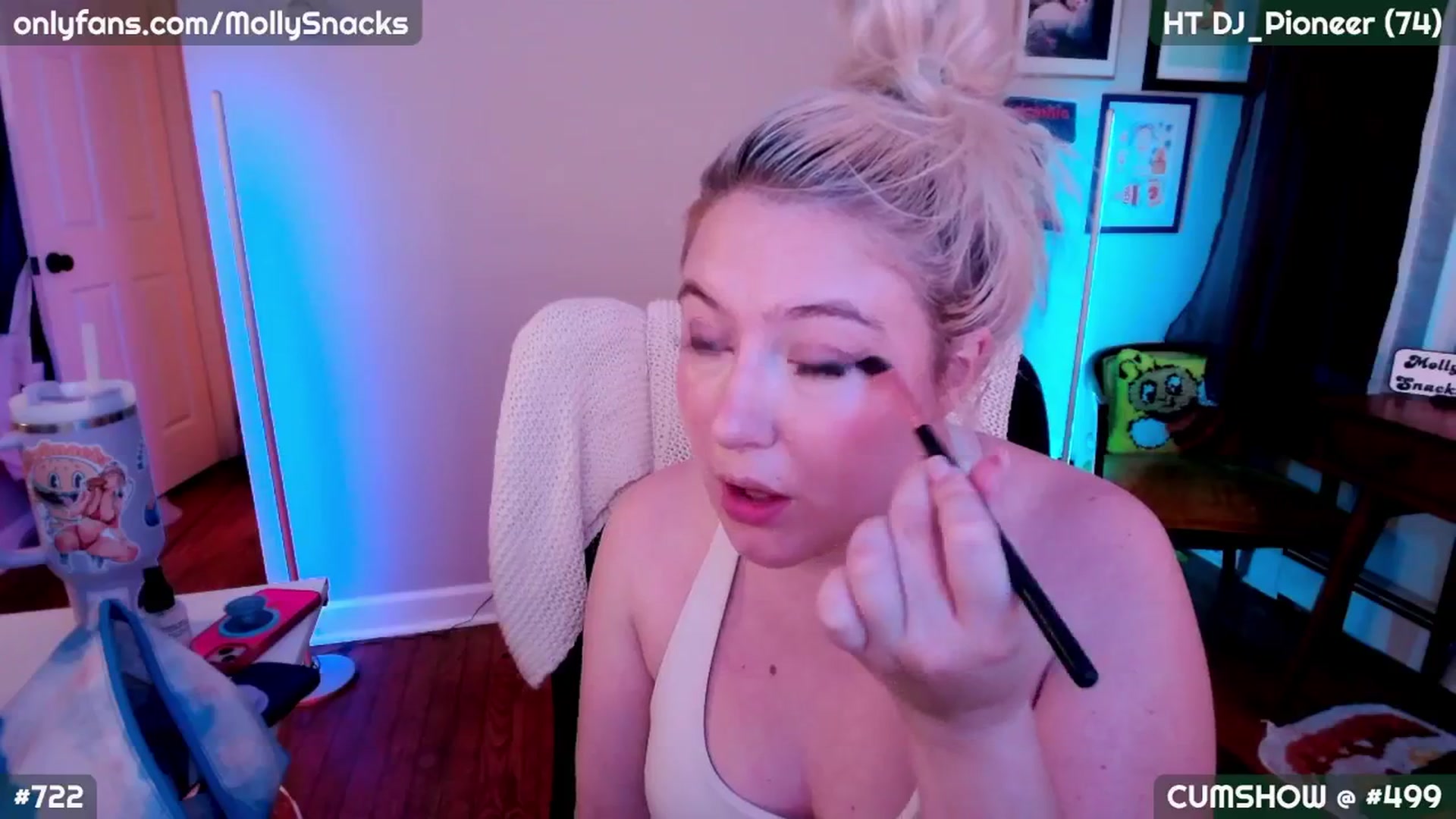 Gallery image thumbnail from MollySnacks's myfreecams stream on, 09/19/2025, 02:09 image 3 of 20