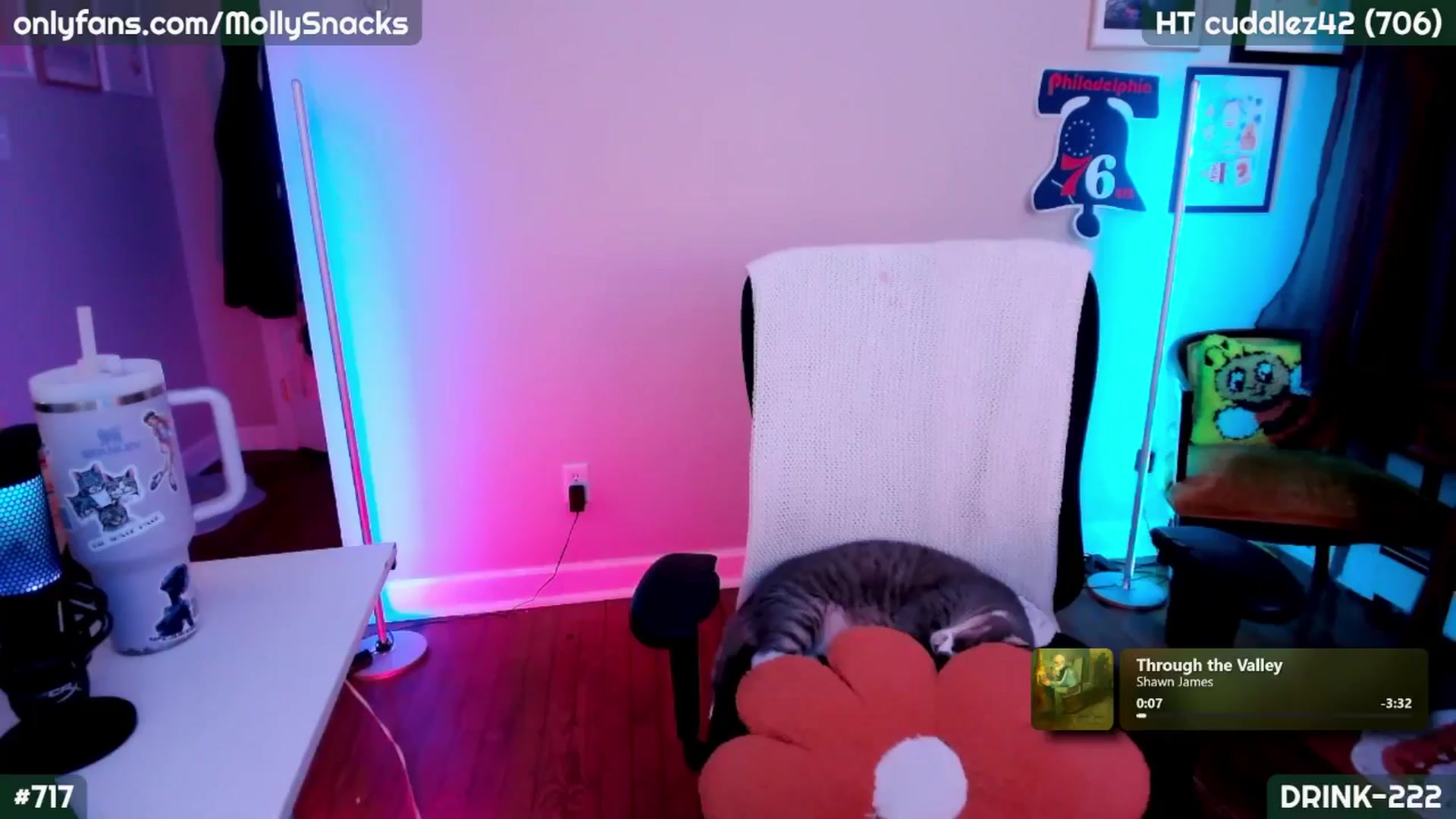 Gallery image thumbnail from MollySnacks's myfreecams stream on, 09/22/2025, 04:36 image 15 of 20