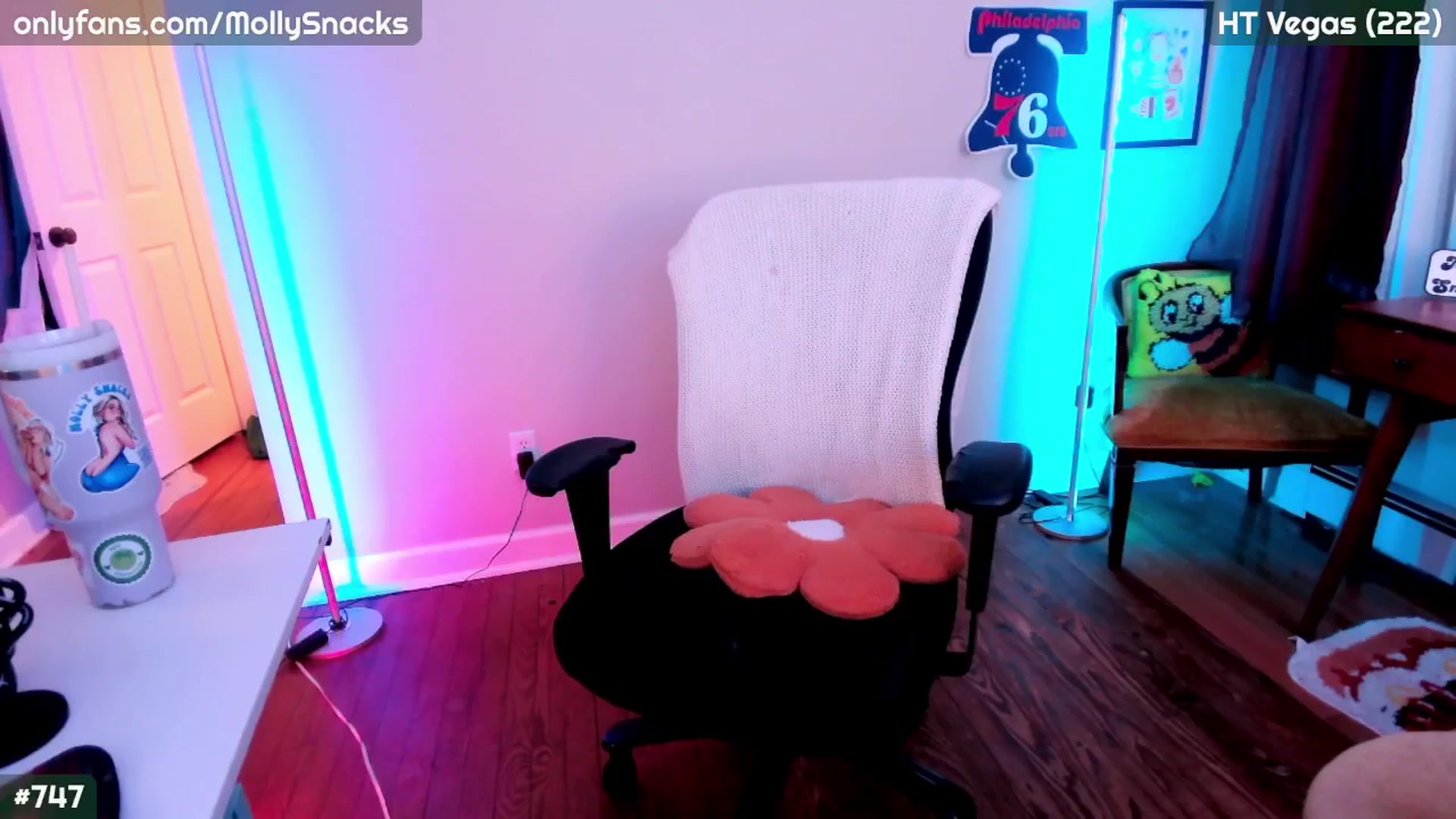 Gallery image thumbnail from MollySnacks's myfreecams stream on, 09/24/2025, 02:03 image 6 of 20