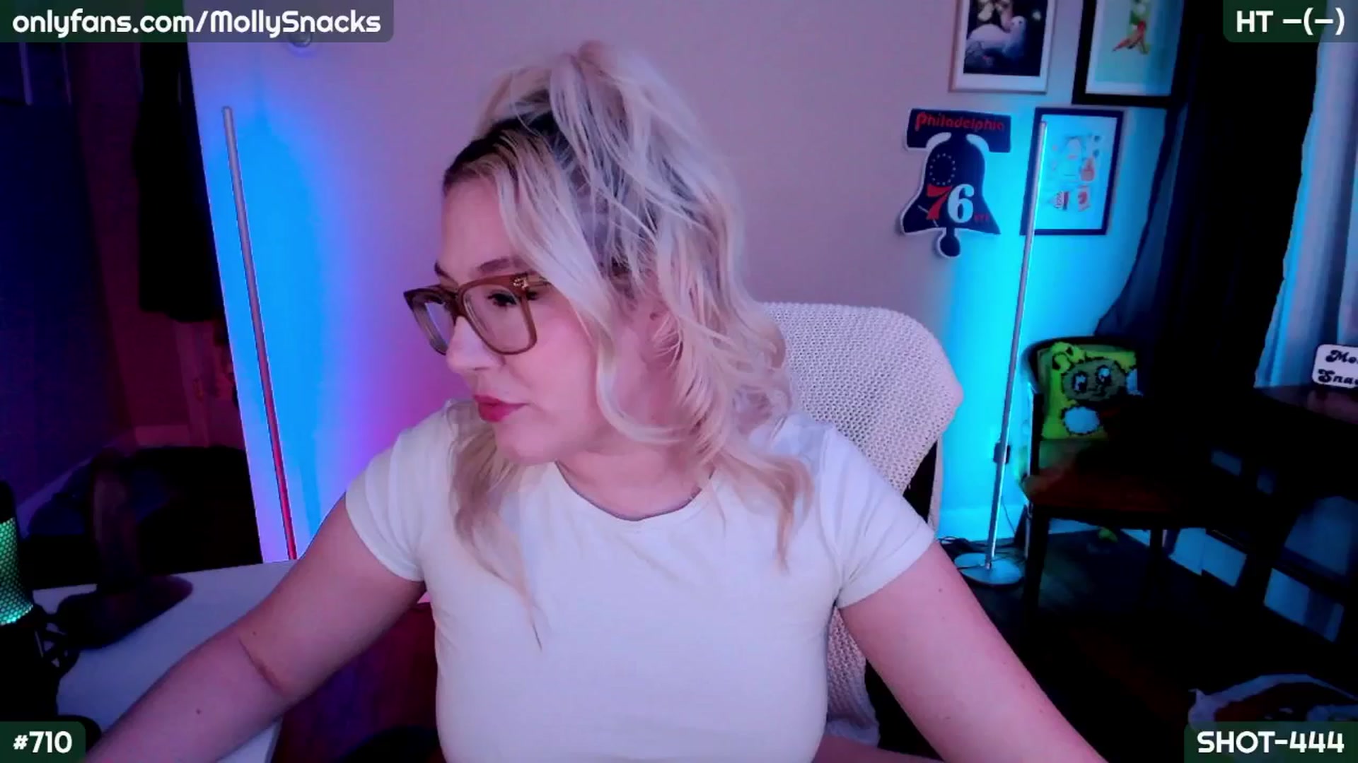Gallery image thumbnail from MollySnacks's myfreecams stream on, 09/25/2025, 03:27 image 2 of 20