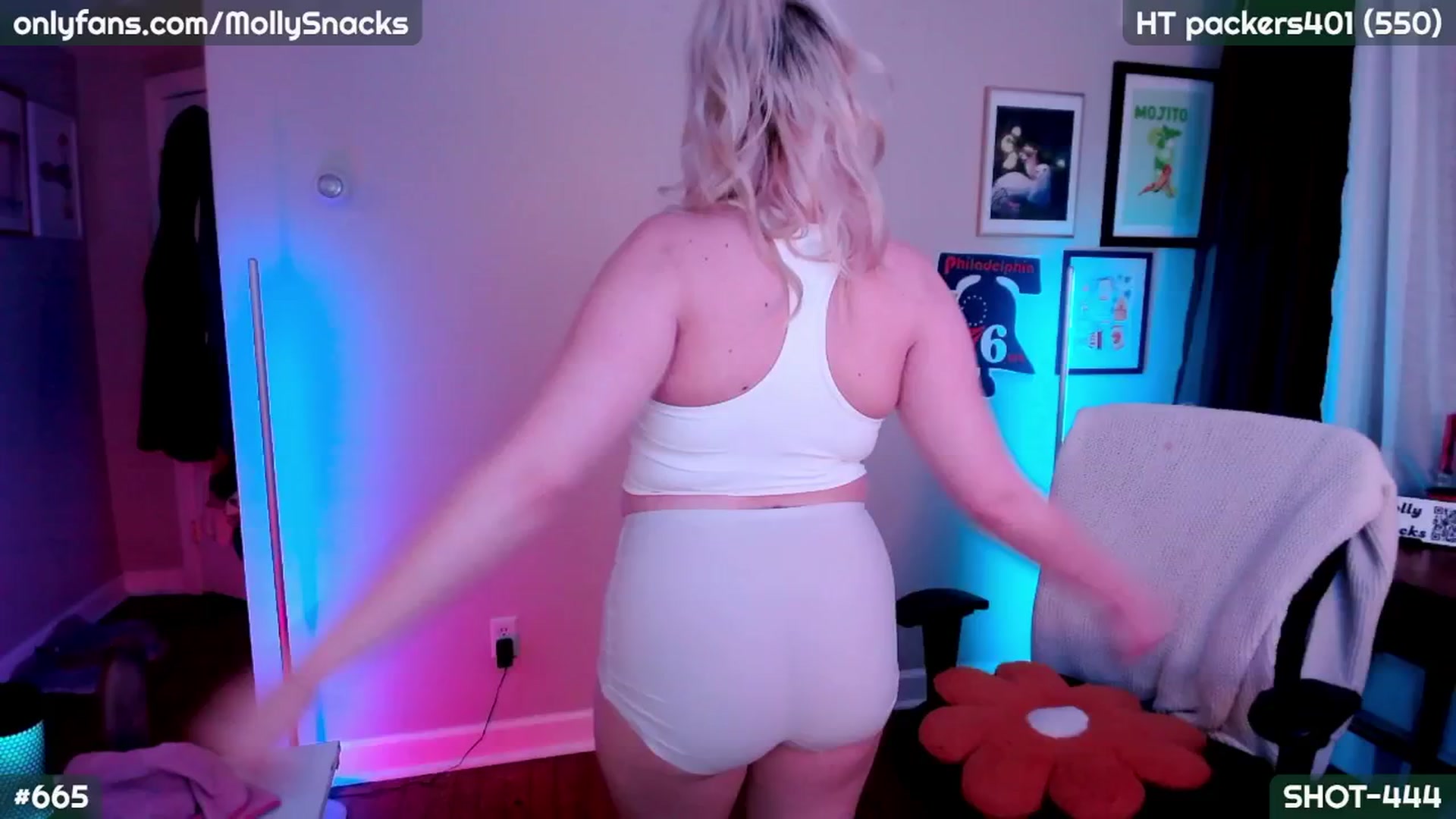 Gallery image thumbnail from MollySnacks's myfreecams stream on, 09/25/2025, 04:25 image 12 of 20