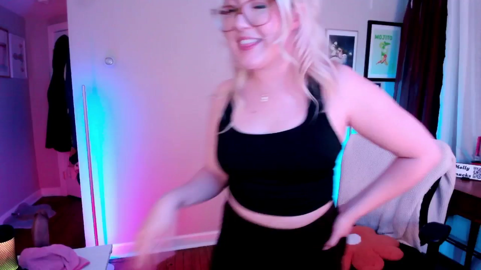 Gallery image thumbnail from MollySnacks's myfreecams stream on, 09/25/2025, 04:25 image 4 of 20