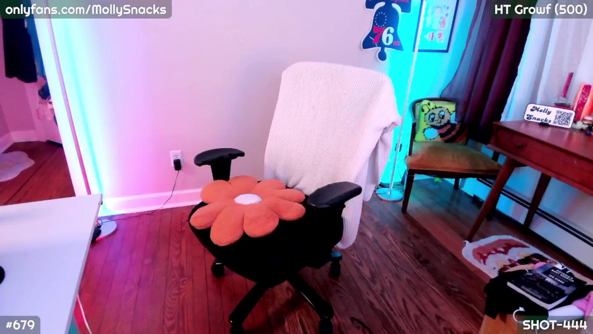 Gallery image thumbnail from MollySnacks's myfreecams stream on, 09/26/2025, 03:09 image 10 of 20