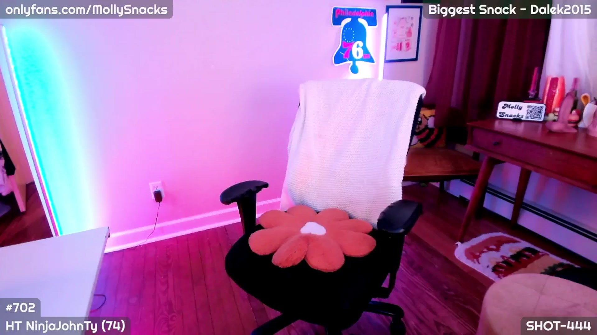 Gallery image thumbnail from MollySnacks's myfreecams stream on, 09/30/2025, 24:02 image 12 of 20