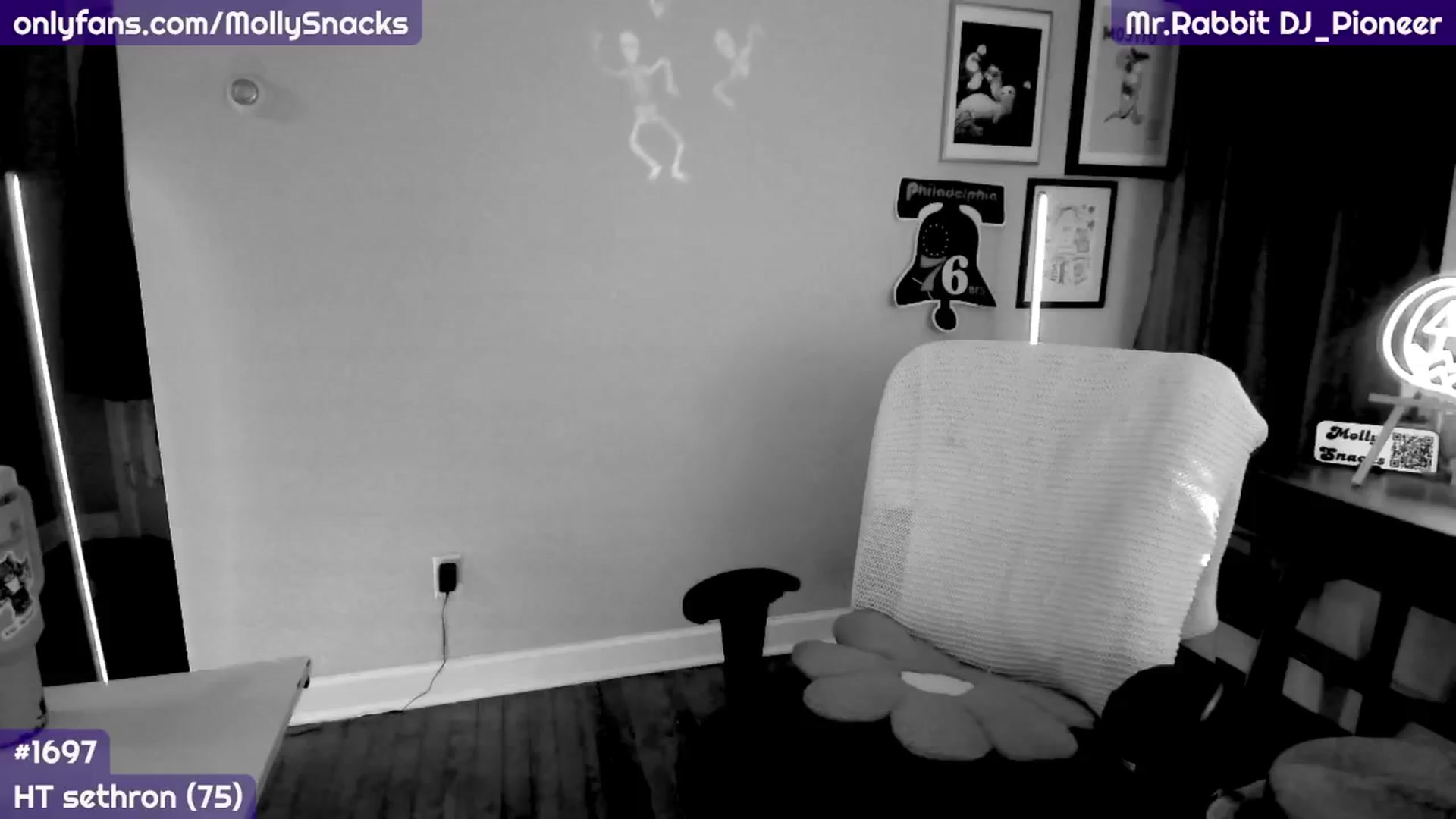 Gallery image thumbnail from MollySnacks's myfreecams stream on, 10/02/2025, 04:22 image 1 of 20