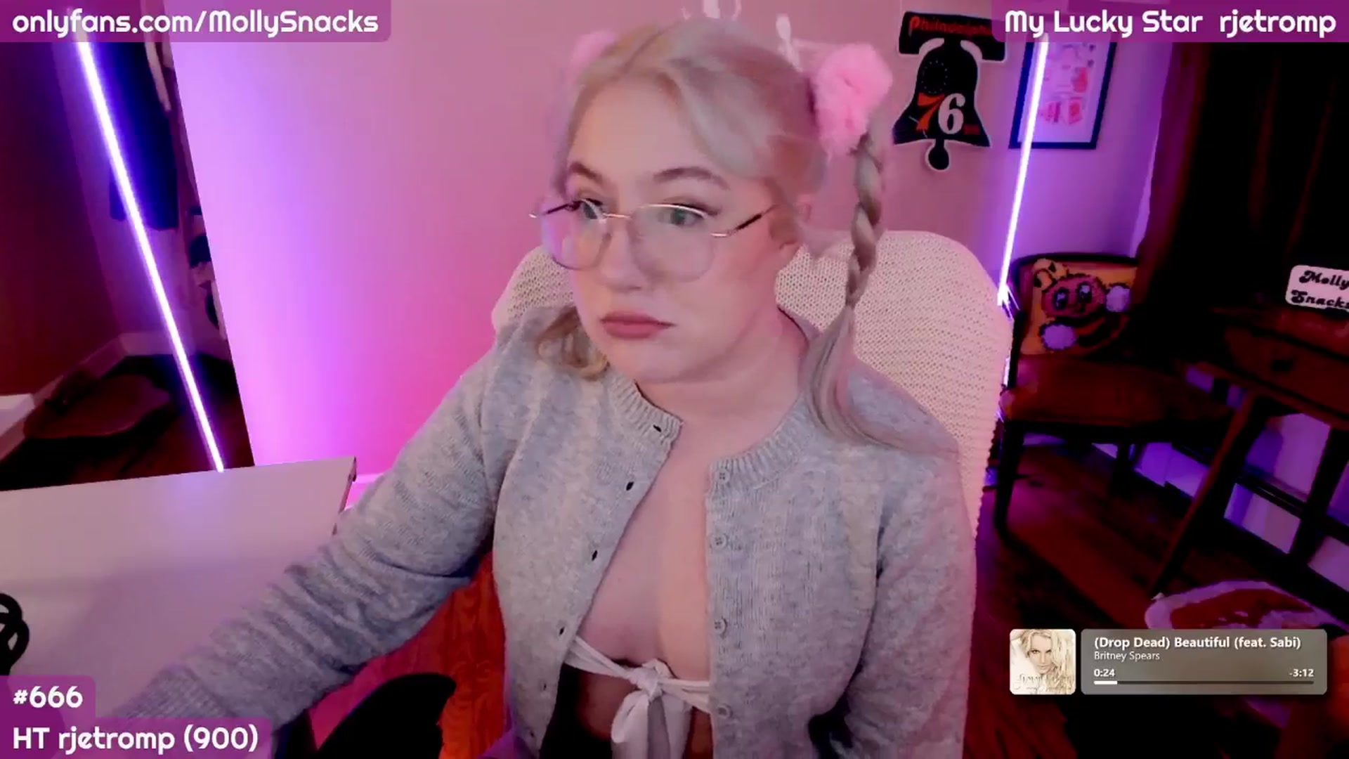 Gallery image thumbnail from MollySnacks's myfreecams stream on, 10/03/2025, 01:27 image 12 of 20
