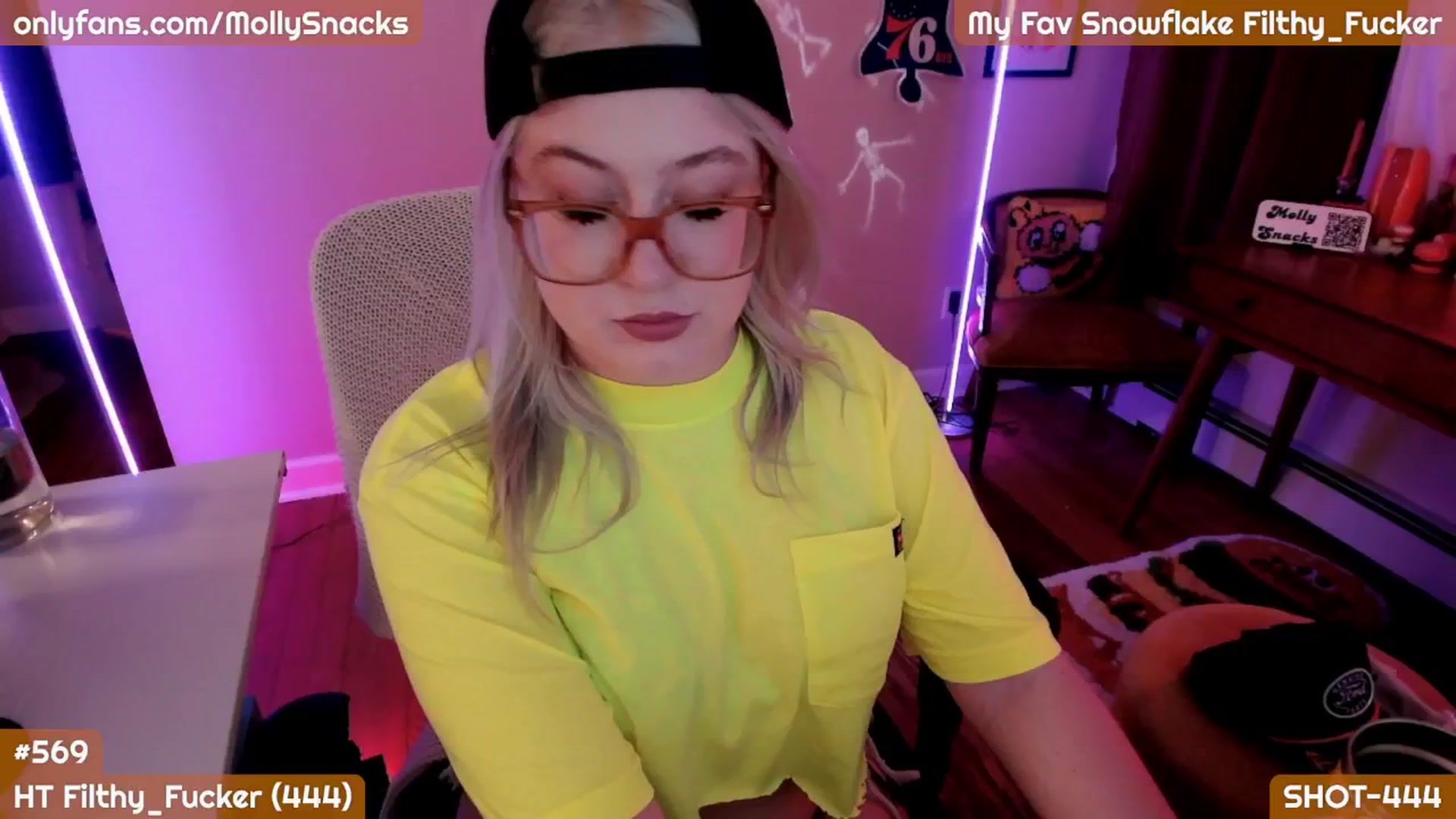 Gallery image thumbnail from MollySnacks's myfreecams stream on, 10/04/2025, 04:55 image 10 of 20