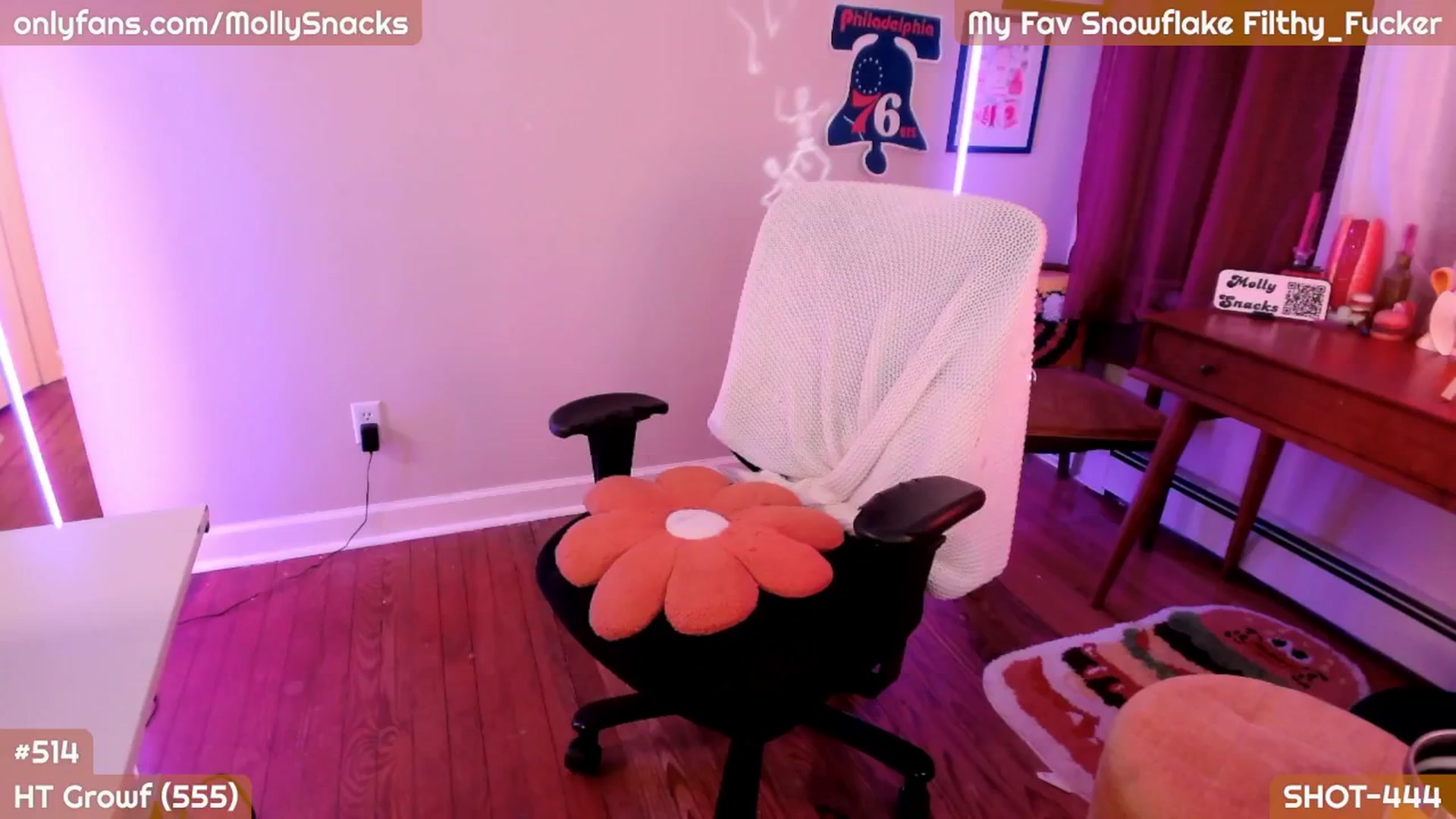 Gallery image thumbnail from MollySnacks's myfreecams stream on, 10/04/2025, 04:55 image 17 of 20