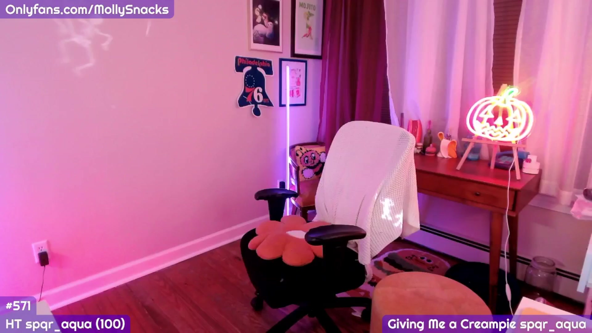 Gallery image thumbnail from MollySnacks's myfreecams stream on, 10/12/2025, 02:54 image 13 of 20