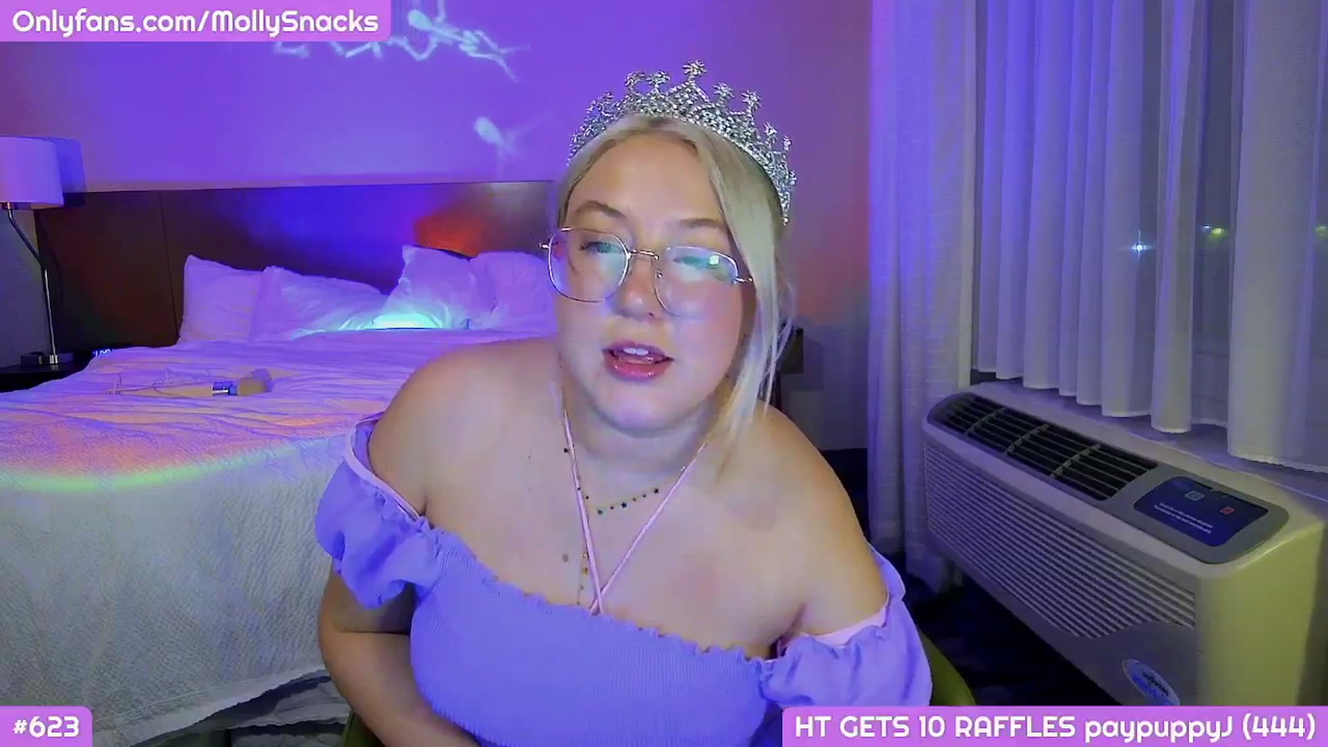 Gallery image thumbnail from MollySnacks's myfreecams stream on, 10/26/2025, 03:56 image 19 of 20