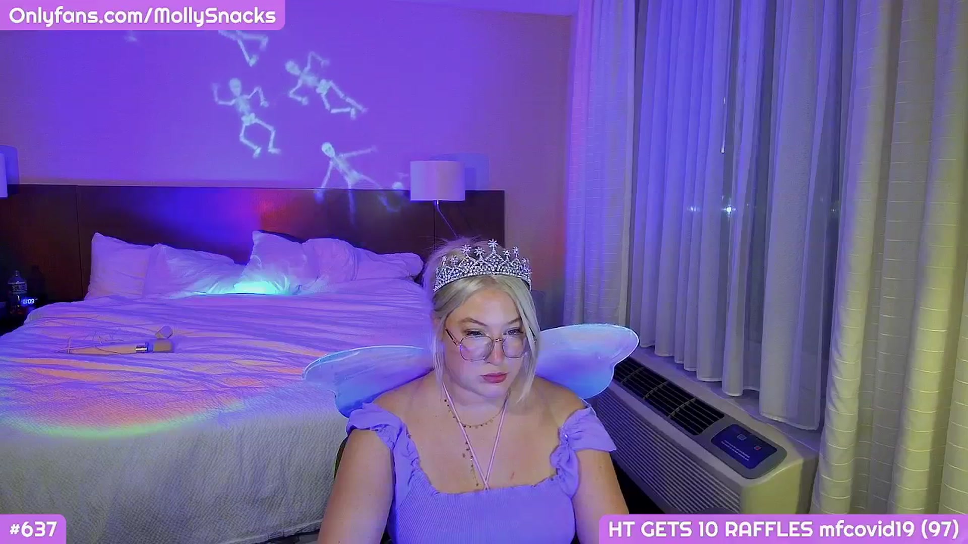 Gallery image thumbnail from MollySnacks's myfreecams stream on, 10/26/2025, 03:56 image 3 of 20