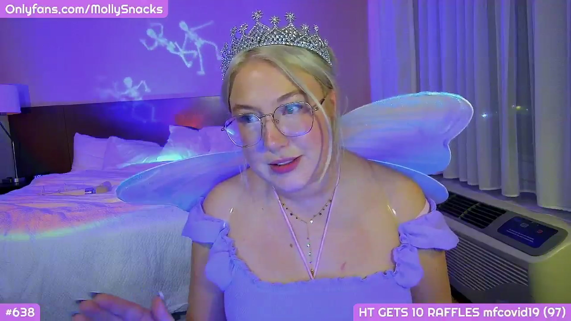 Gallery image thumbnail from MollySnacks's myfreecams stream on, 10/26/2025, 03:56 image 12 of 20