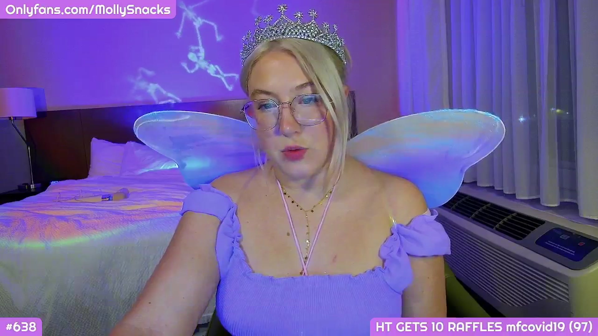 Gallery image thumbnail from MollySnacks's myfreecams stream on, 10/26/2025, 03:56 image 10 of 20
