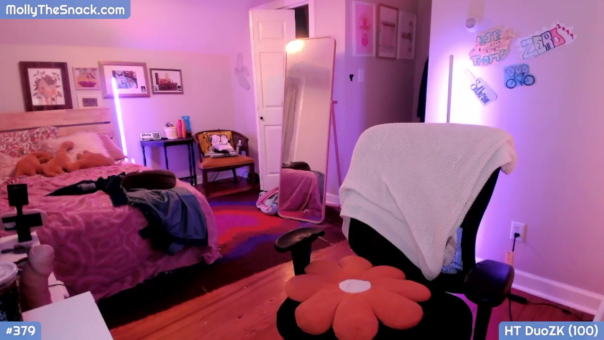 Gallery image thumbnail from MollySnacks's myfreecams stream on, 11/10/2025, 04:00 image 18 of 20