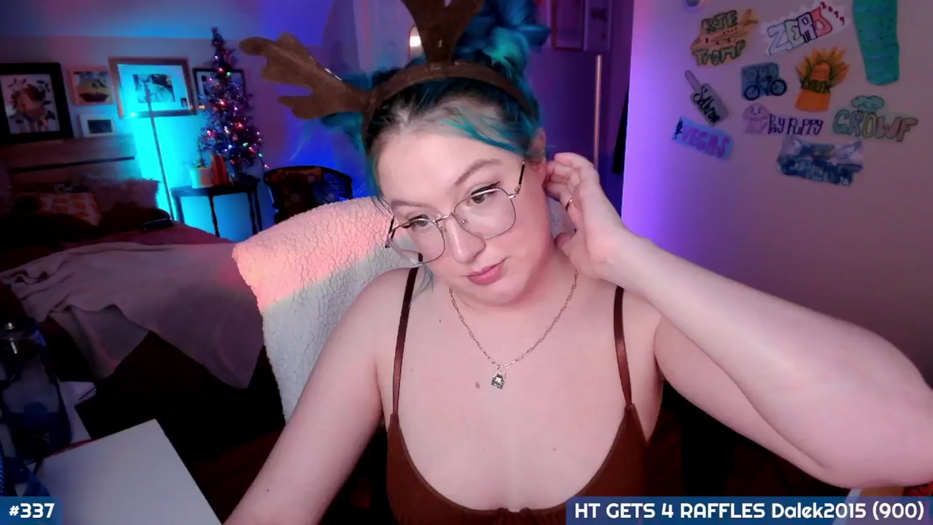 Gallery image thumbnail from MollySnacks's myfreecams stream on, 12/13/2025, 05:04 image 15 of 20