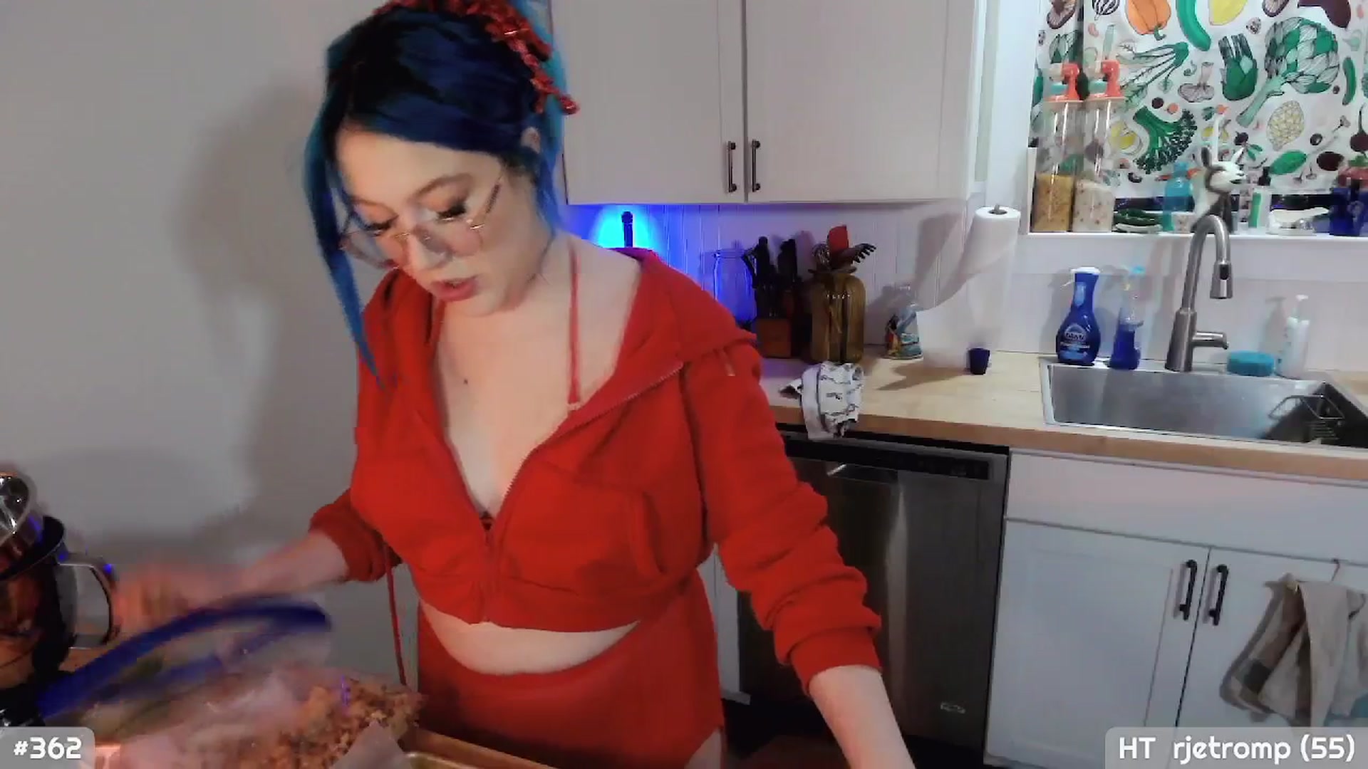 Gallery image thumbnail from MollySnacks's myfreecams stream on, 12/23/2025, 03:40 image 2 of 20