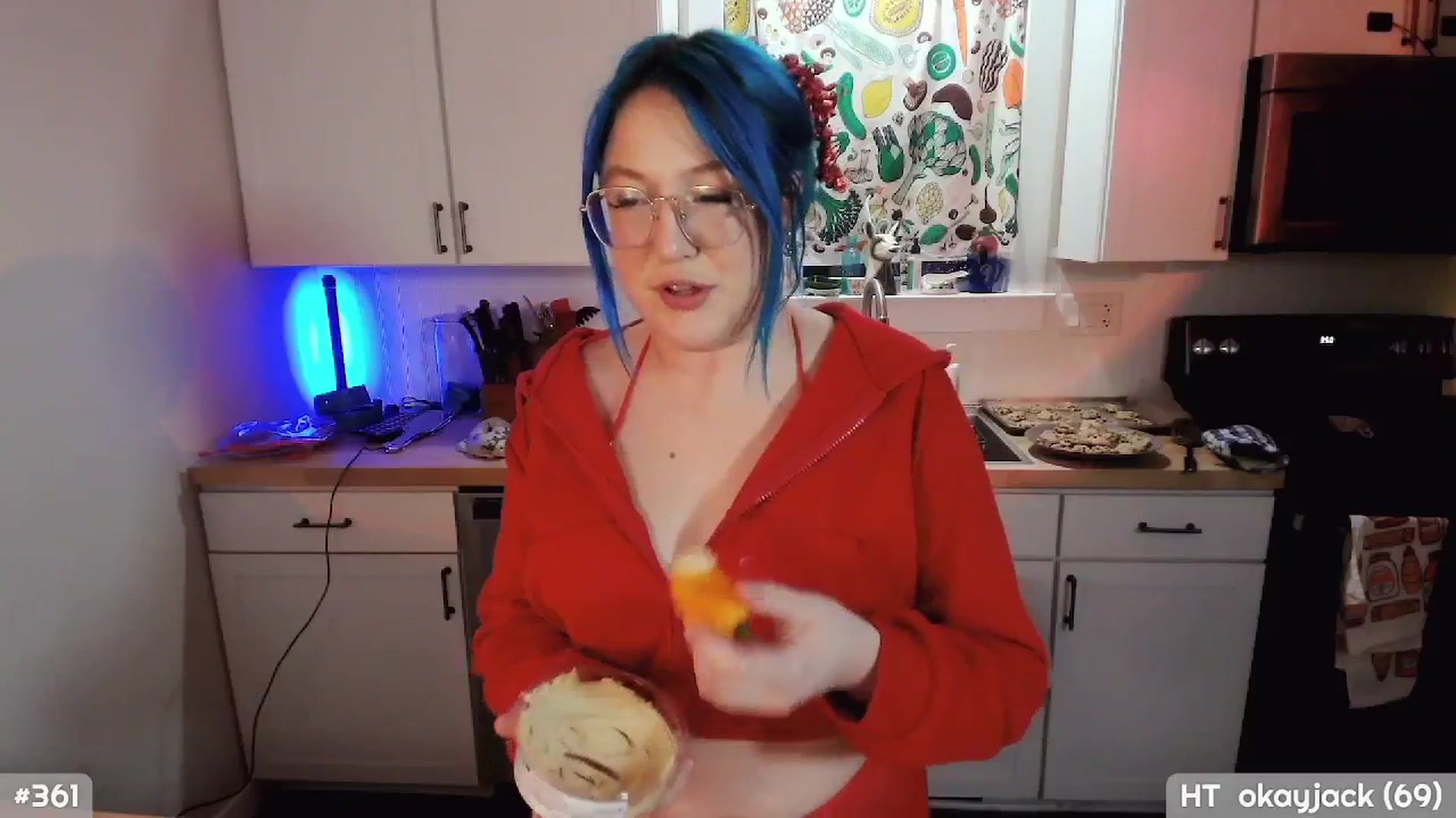 Gallery image thumbnail from MollySnacks's myfreecams stream on, 12/23/2025, 03:40 image 10 of 20
