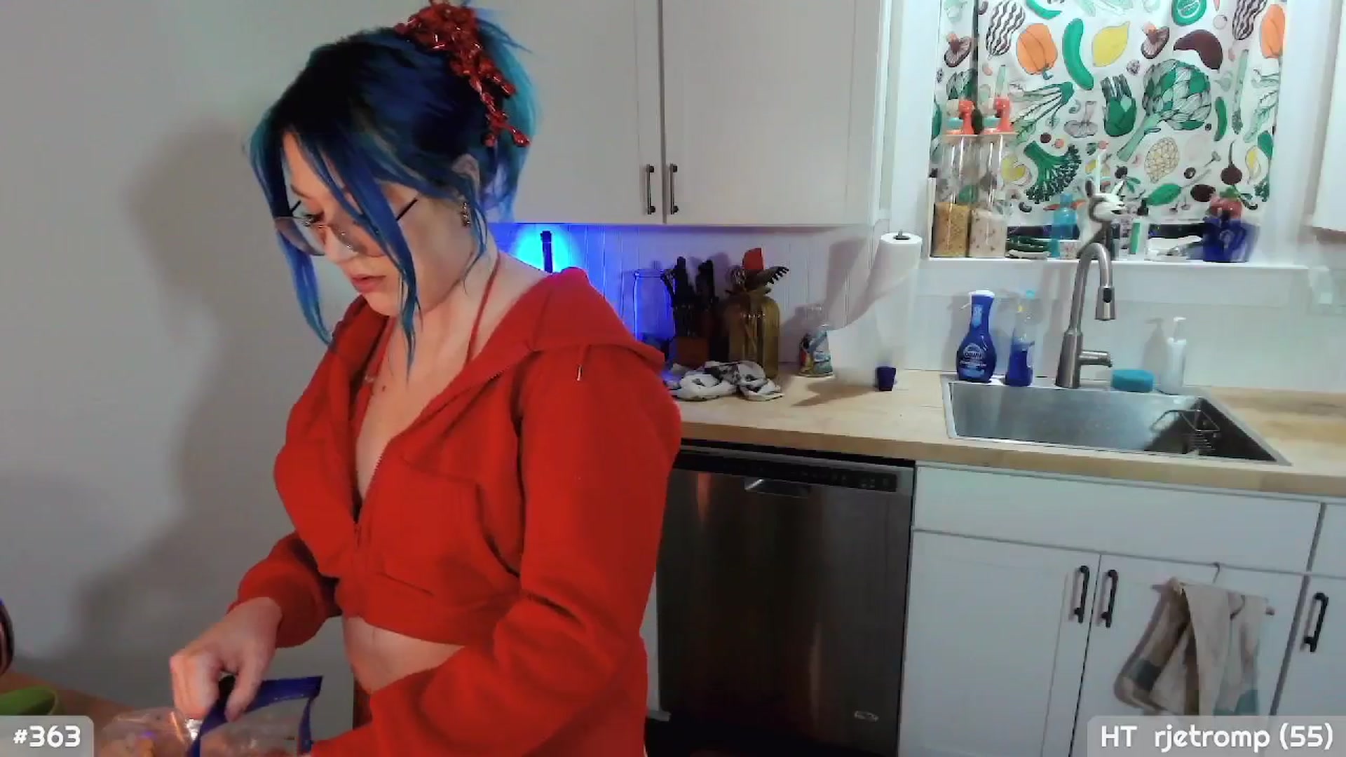 Gallery image thumbnail from MollySnacks's myfreecams stream on, 12/23/2025, 03:40 image 3 of 20