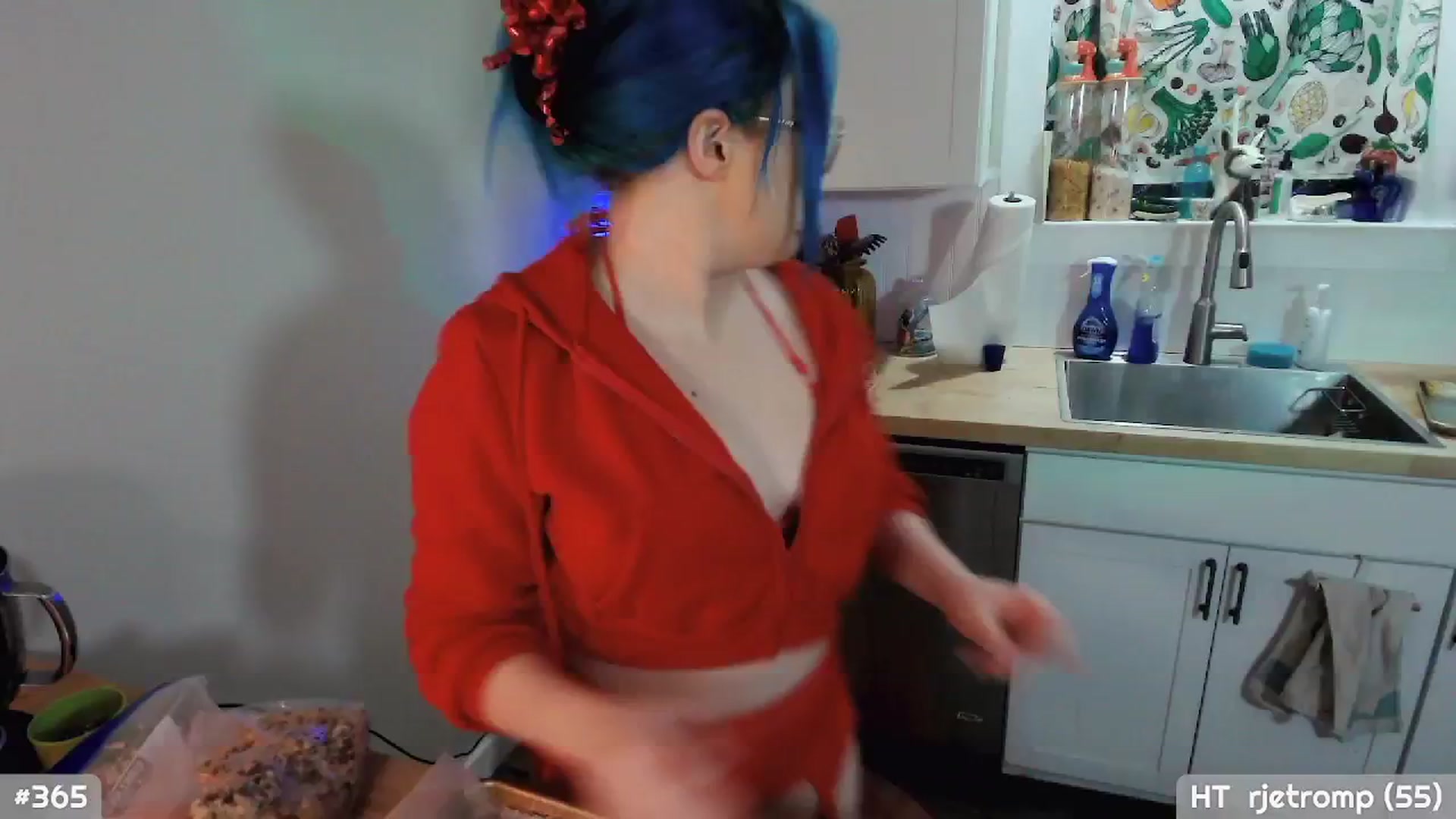 Gallery image thumbnail from MollySnacks's myfreecams stream on, 12/23/2025, 03:40 image 1 of 20