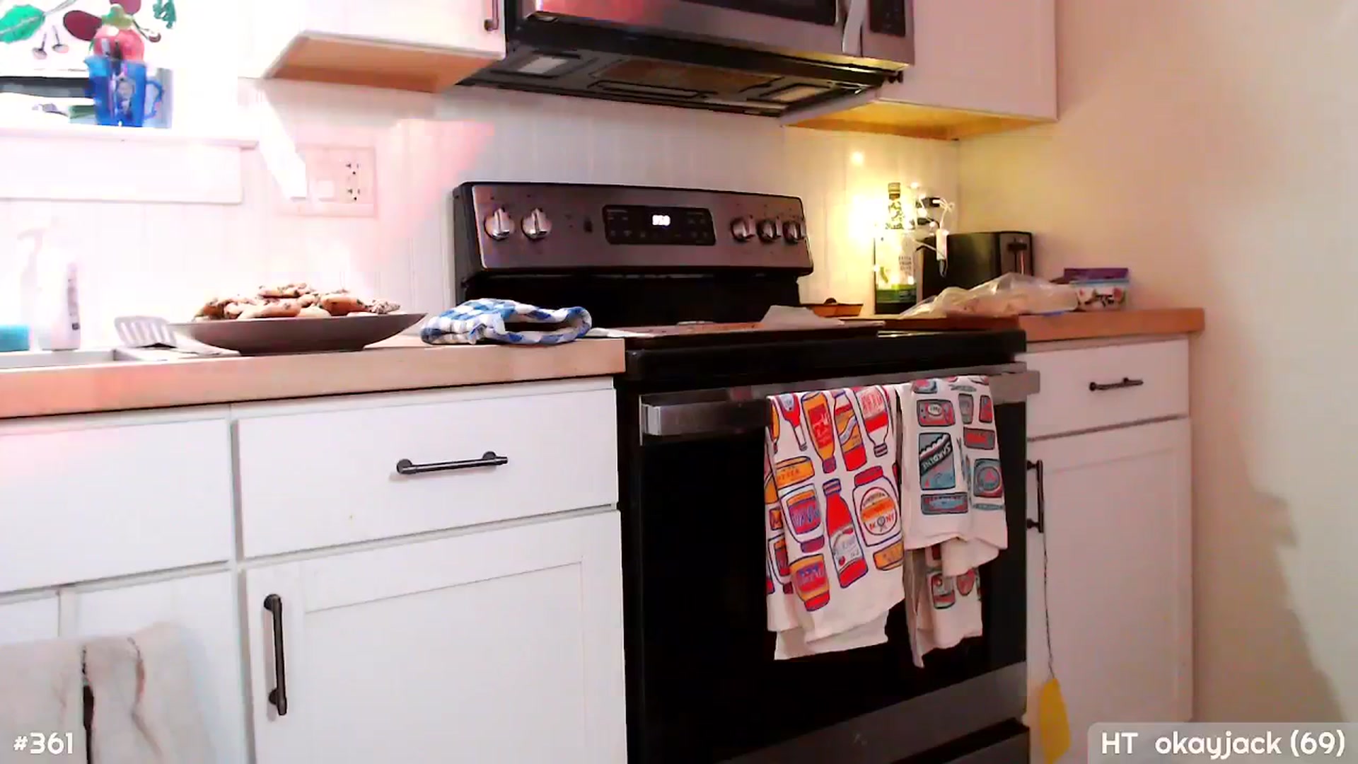 Gallery image thumbnail from MollySnacks's myfreecams stream on, 12/23/2025, 03:40 image 11 of 20