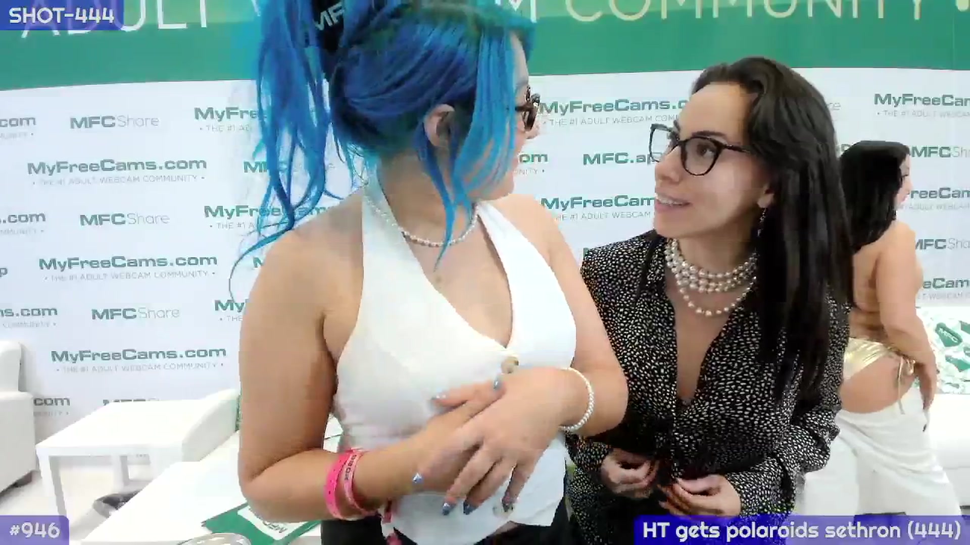 Gallery image thumbnail from MollySnacks's myfreecams stream on, 01/22/2026, 03:39 image 3 of 20