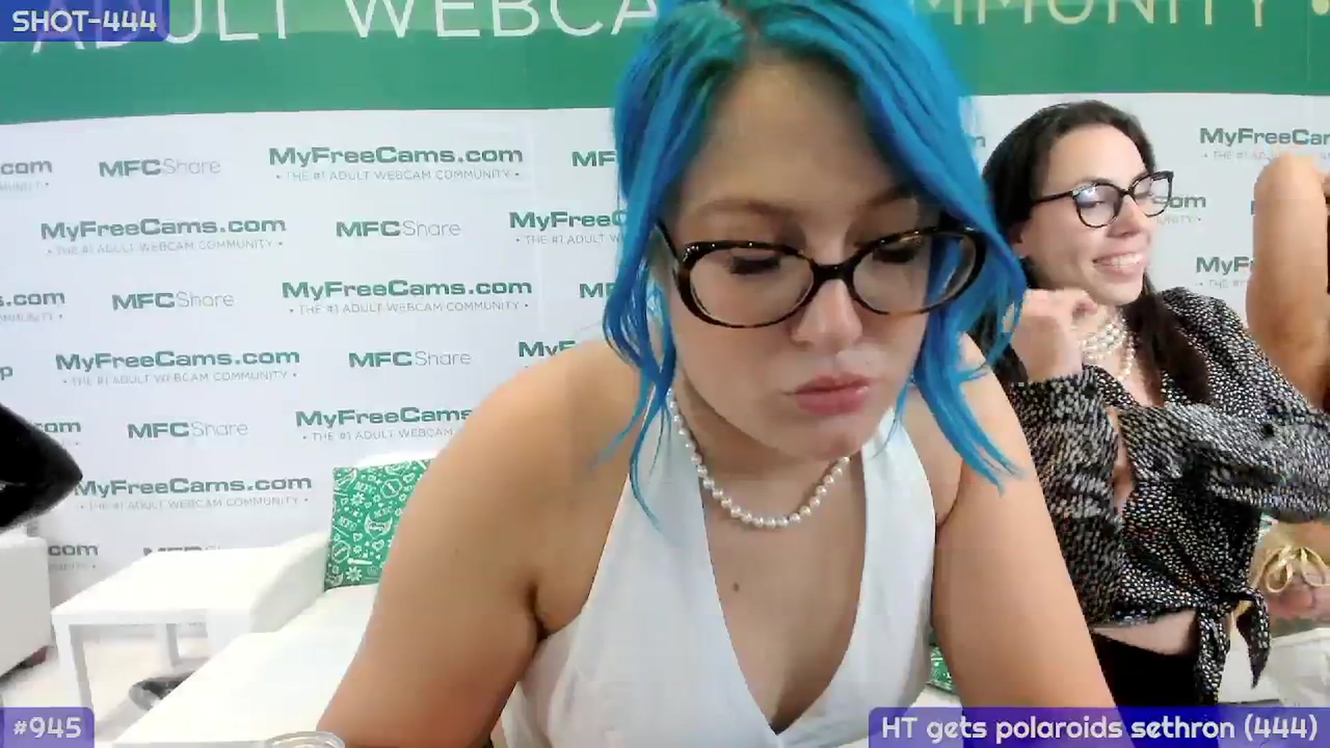 Gallery image thumbnail from MollySnacks's myfreecams stream on, 01/22/2026, 03:39 image 2 of 20
