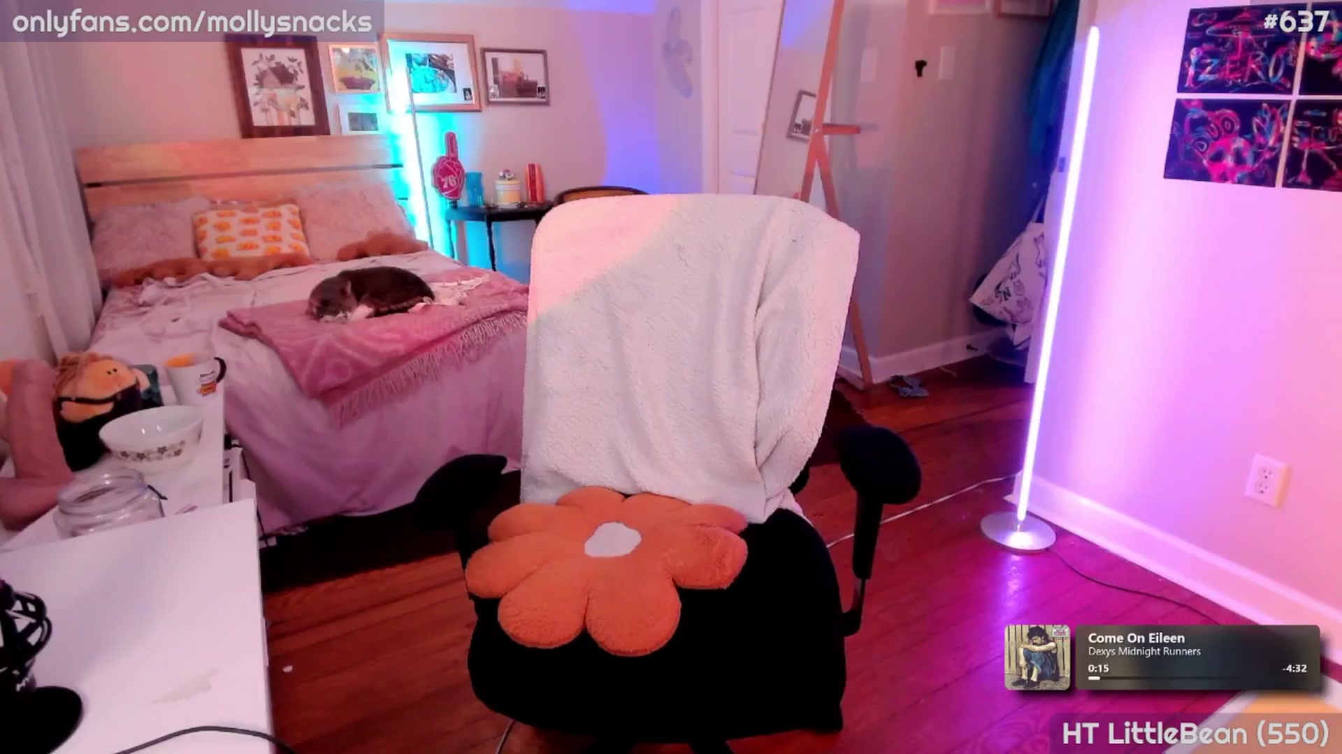 Gallery image thumbnail from MollySnacks's myfreecams stream on, 03/12/2026, 04:45 image 3 of 20
