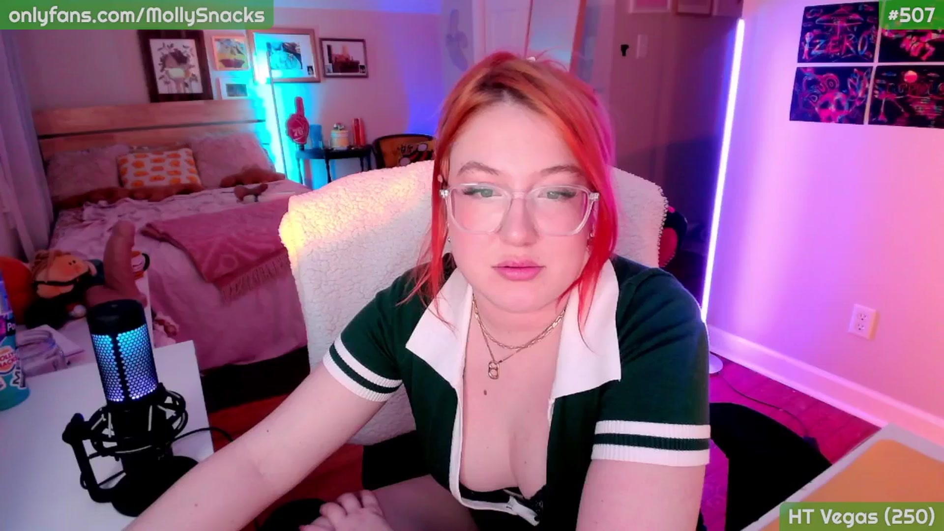 Gallery image thumbnail from MollySnacks's myfreecams stream on, 03/18/2026, 03:36 image 11 of 20