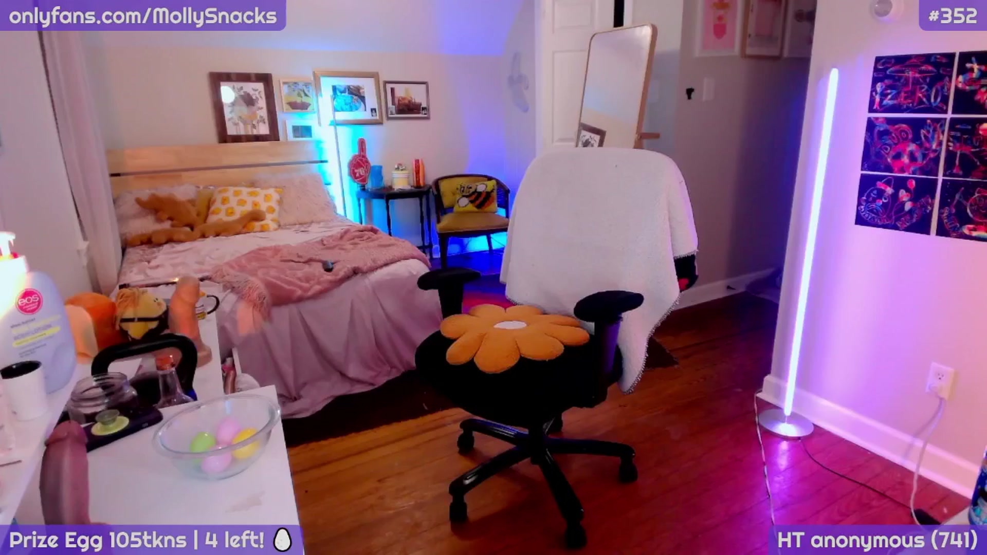 Gallery image thumbnail from MollySnacks's myfreecams stream on, 04/06/2026, 03:22 image 19 of 20