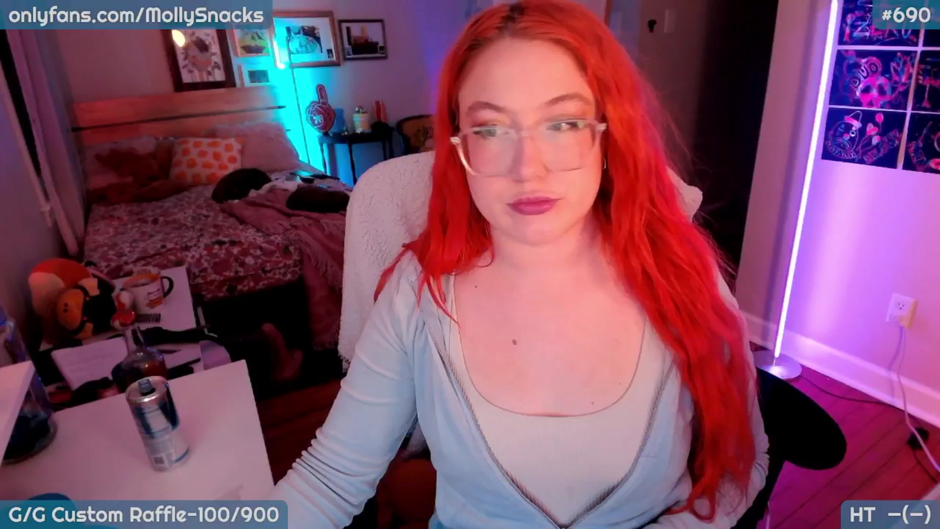 Gallery image thumbnail from MollySnacks's myfreecams stream on, 04/26/2026, 02:57 image 1 of 20