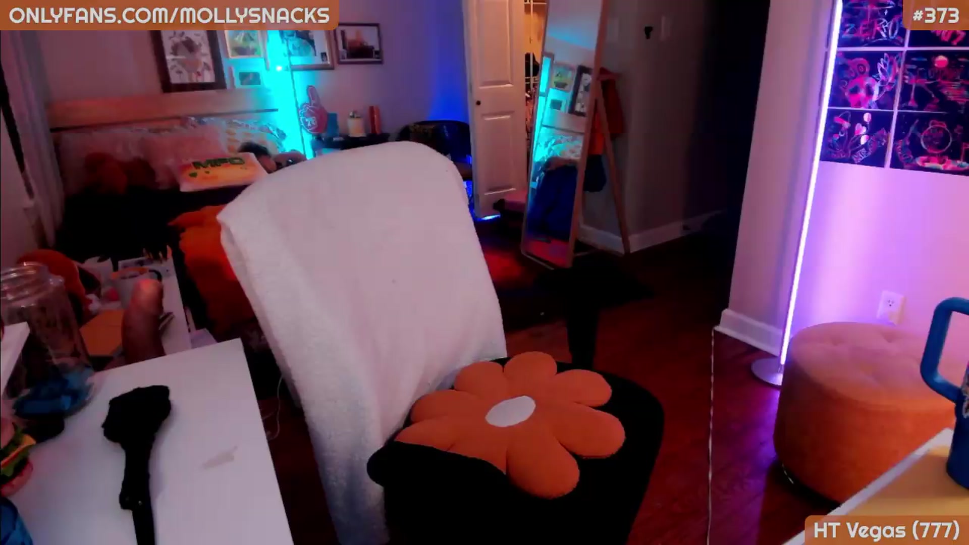 Gallery image thumbnail from MollySnacks's myfreecams stream on, 05/26/2026, 02:55 image 14 of 20