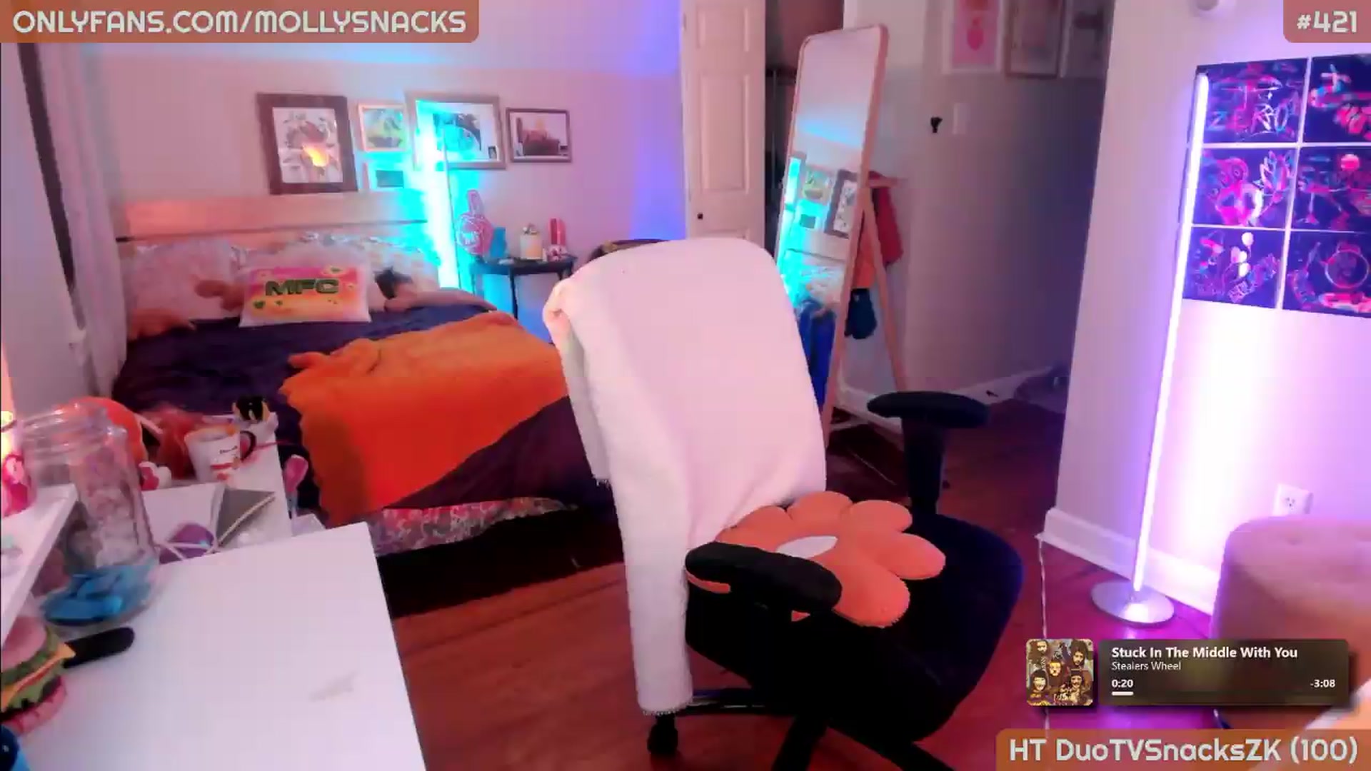 Gallery image thumbnail from MollySnacks's myfreecams stream on, 05/29/2026, 03:22 image 9 of 20