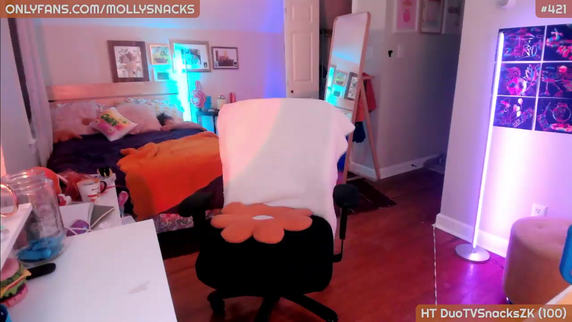 Gallery image thumbnail from MollySnacks's myfreecams stream on, 05/29/2026, 03:22 image 4 of 20