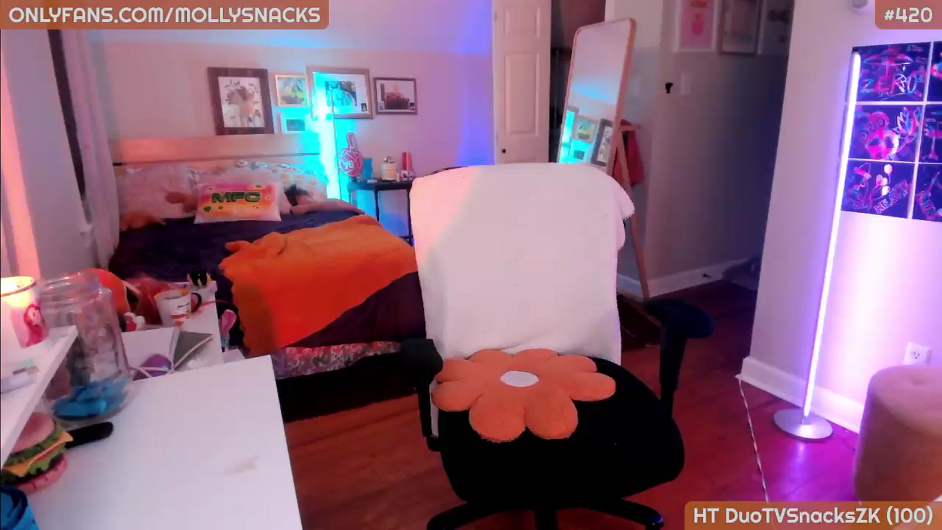 Gallery image thumbnail from MollySnacks's myfreecams stream on, 05/29/2026, 03:22 image 16 of 20