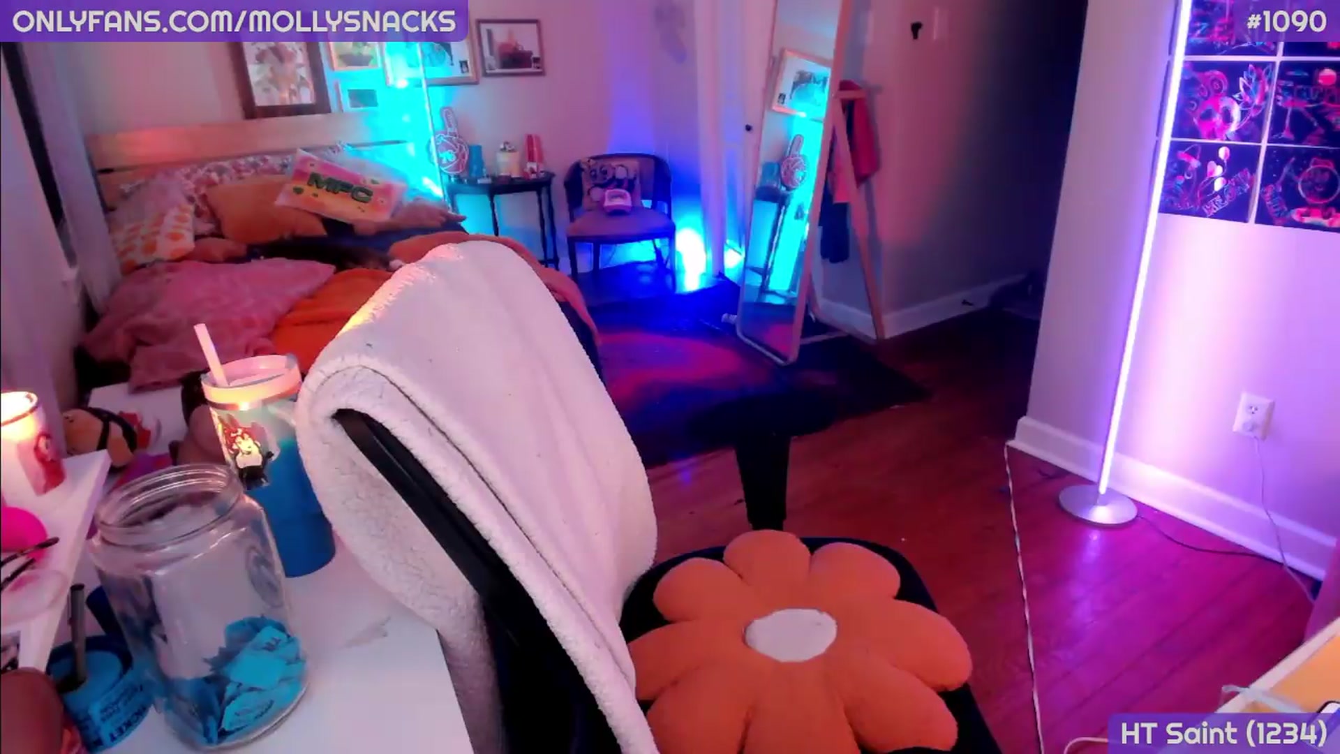 Gallery image thumbnail from MollySnacks's myfreecams stream on, 06/05/2026, 04:54 image 11 of 20